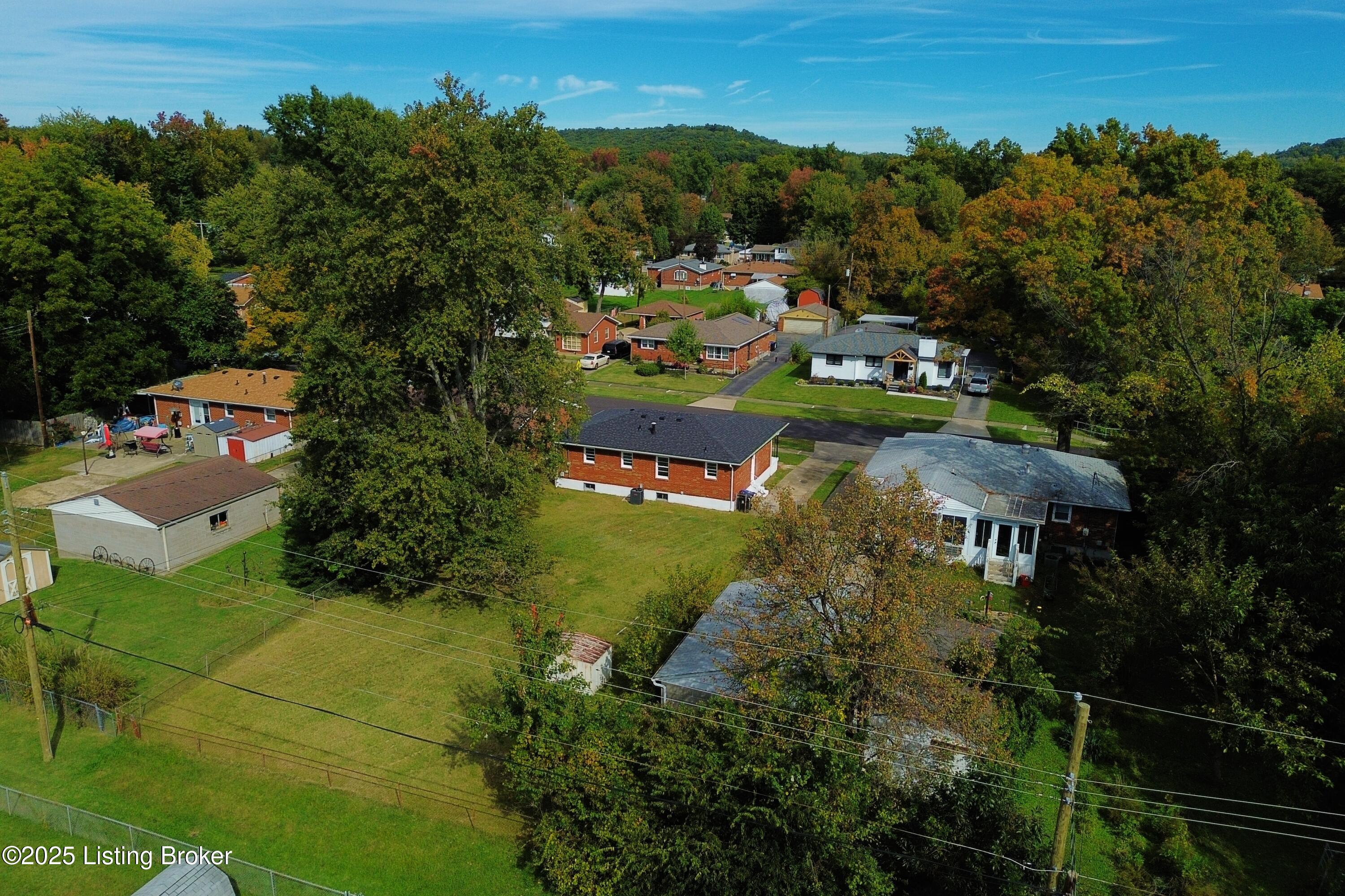 1046 Clayborne Rd, Louisville