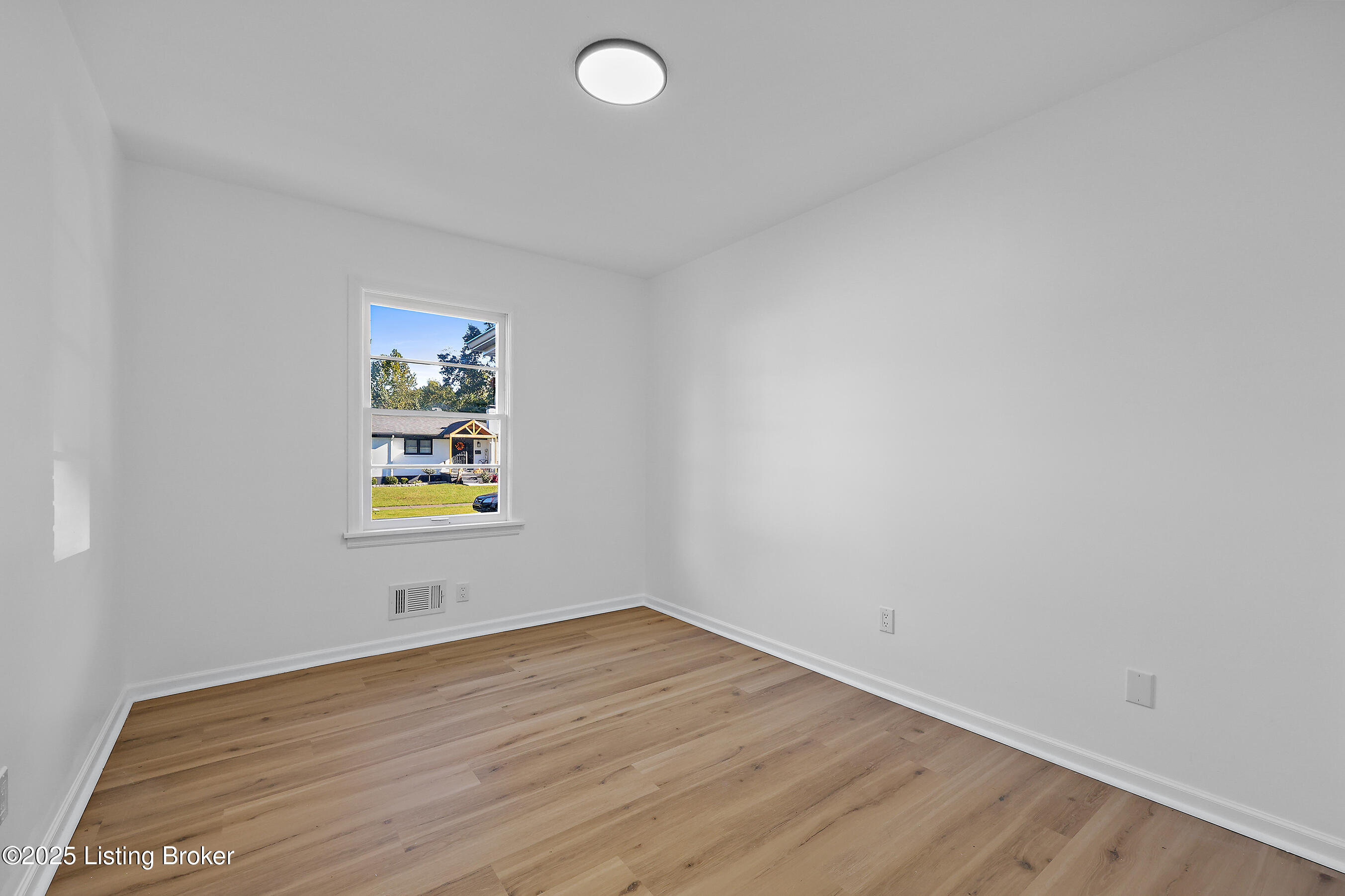 1046 Clayborne Rd, Louisville