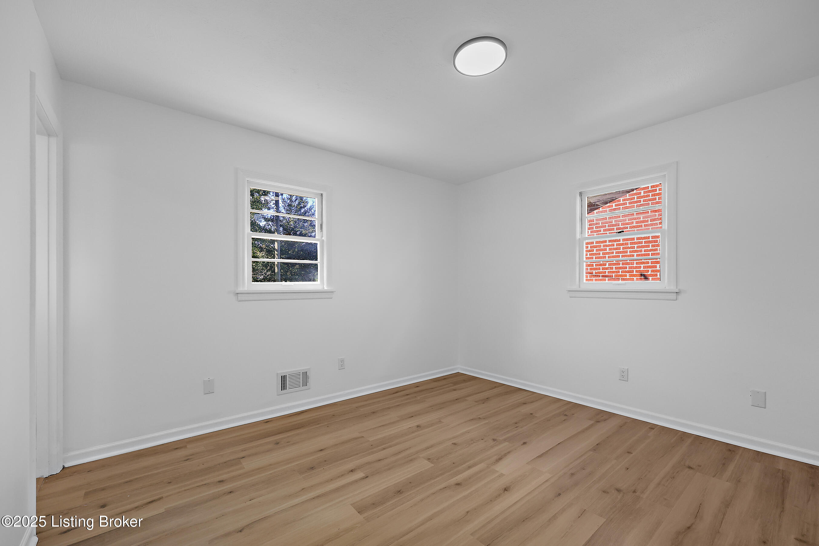 1046 Clayborne Rd, Louisville