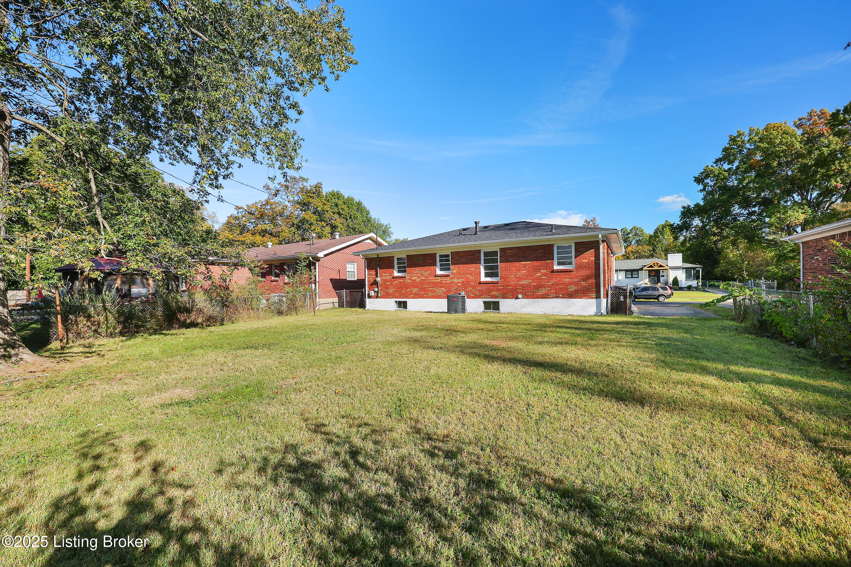 1046 Clayborne Rd, Louisville