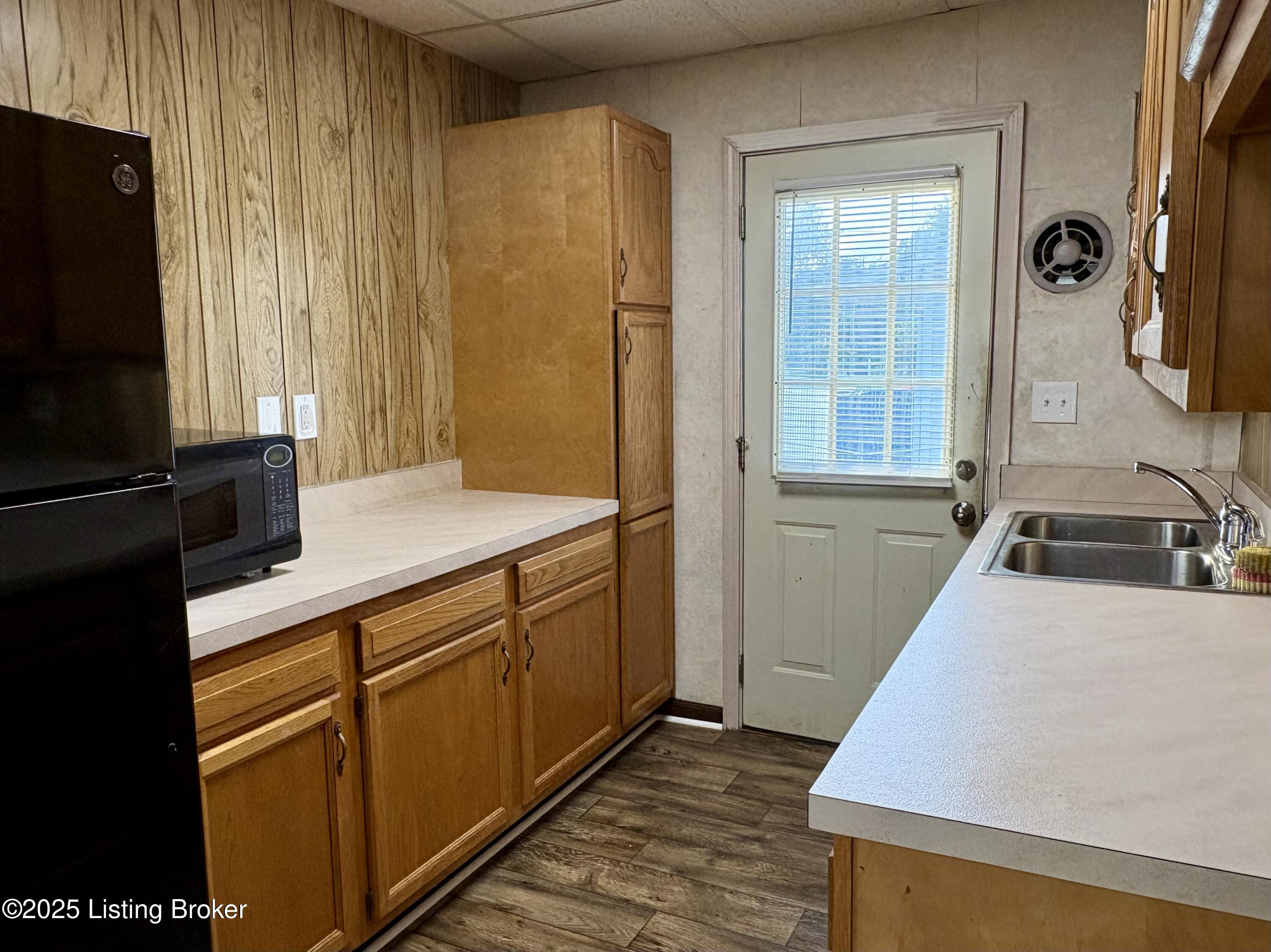 6005 Middleground Dr