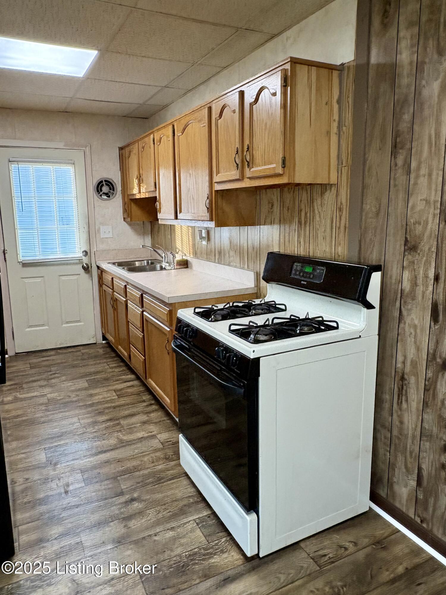 6005 Middleground Dr