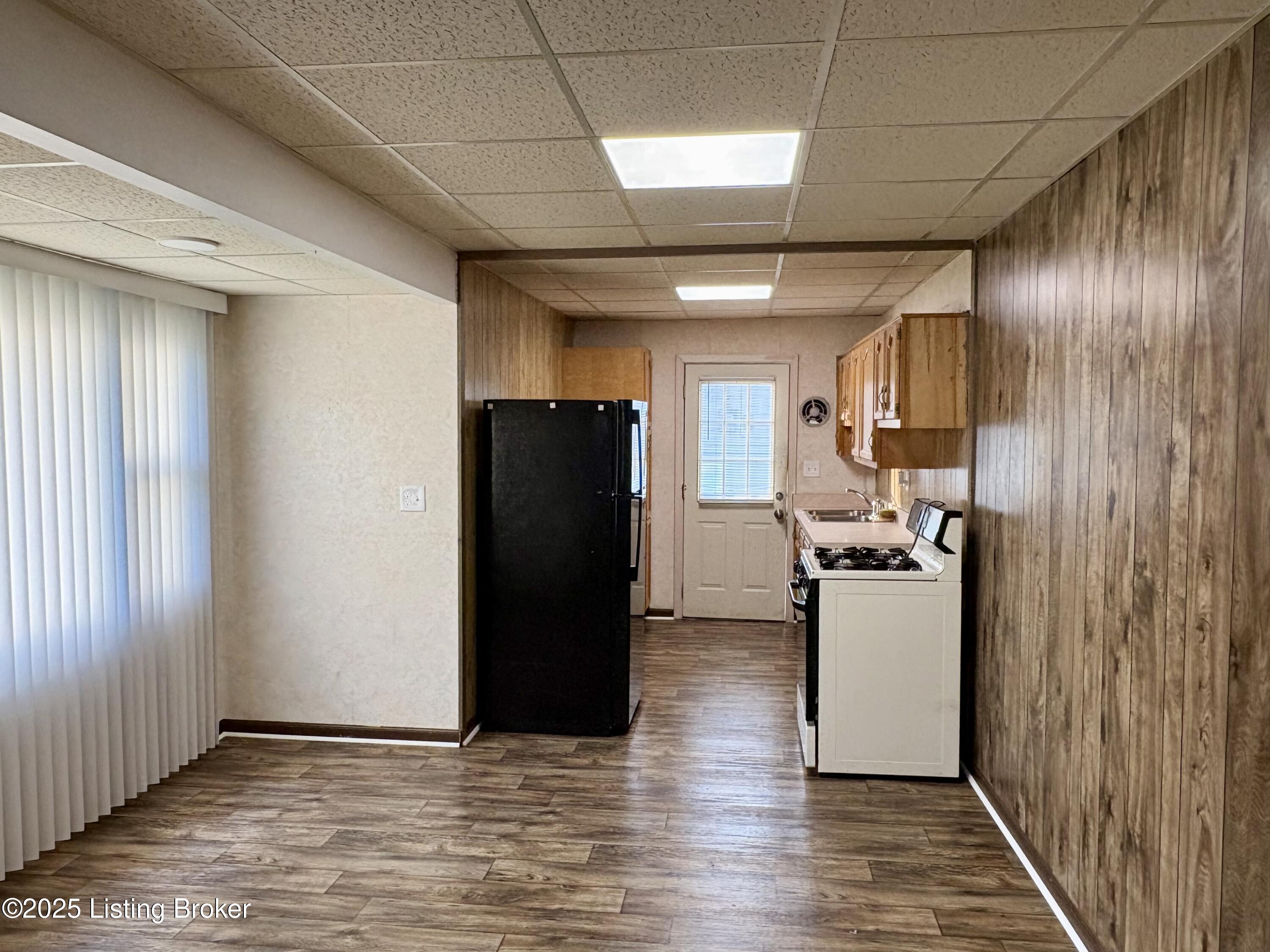 6005 Middleground Dr