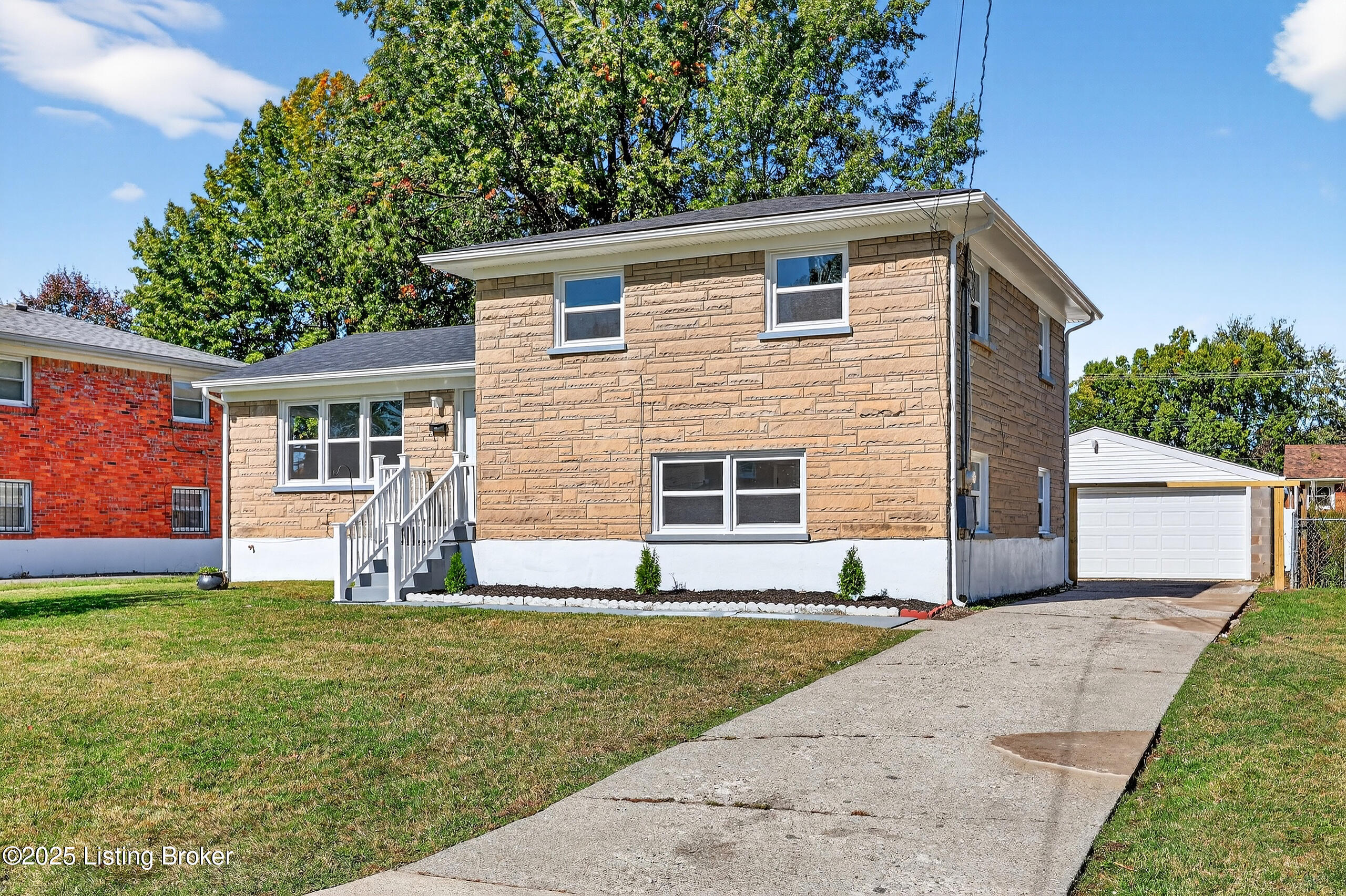 4203 Wooded Way, Louisville