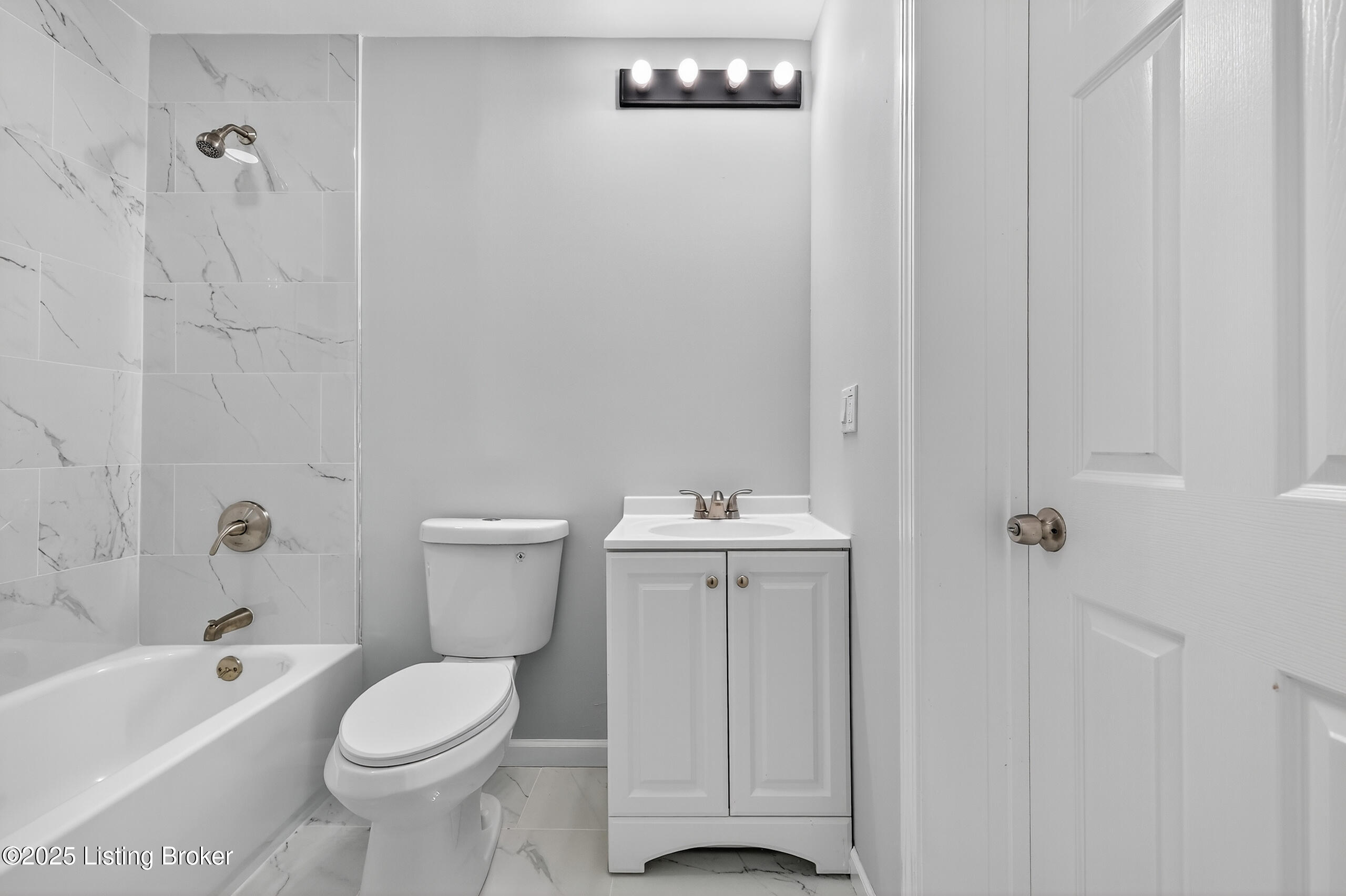 4203 Wooded Way, Louisville