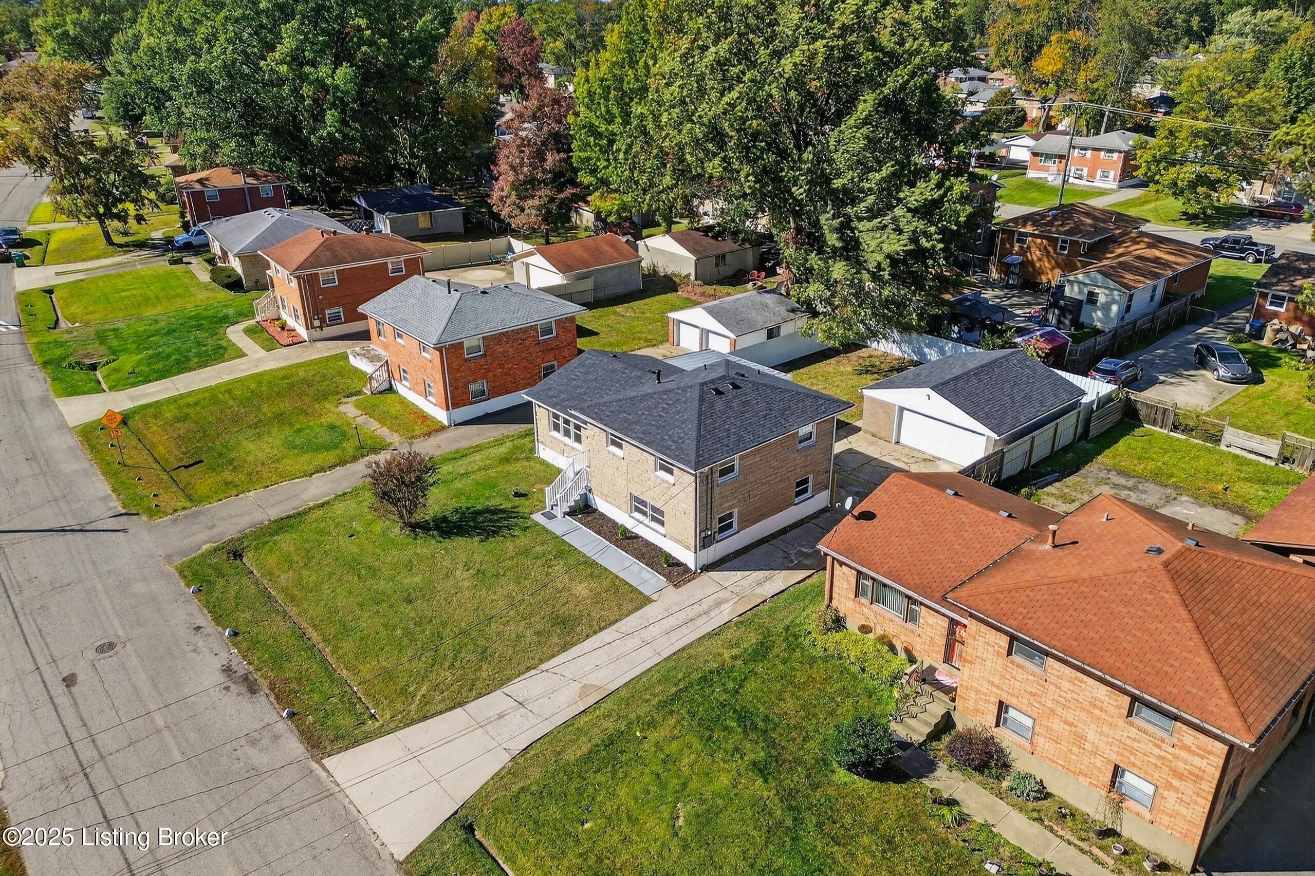 4203 Wooded Way, Louisville