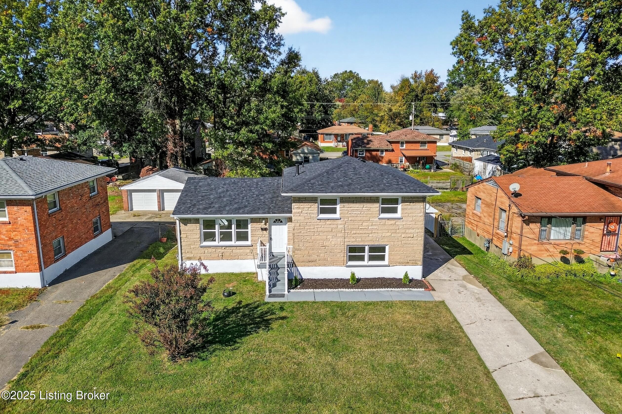 4203 Wooded Way, Louisville