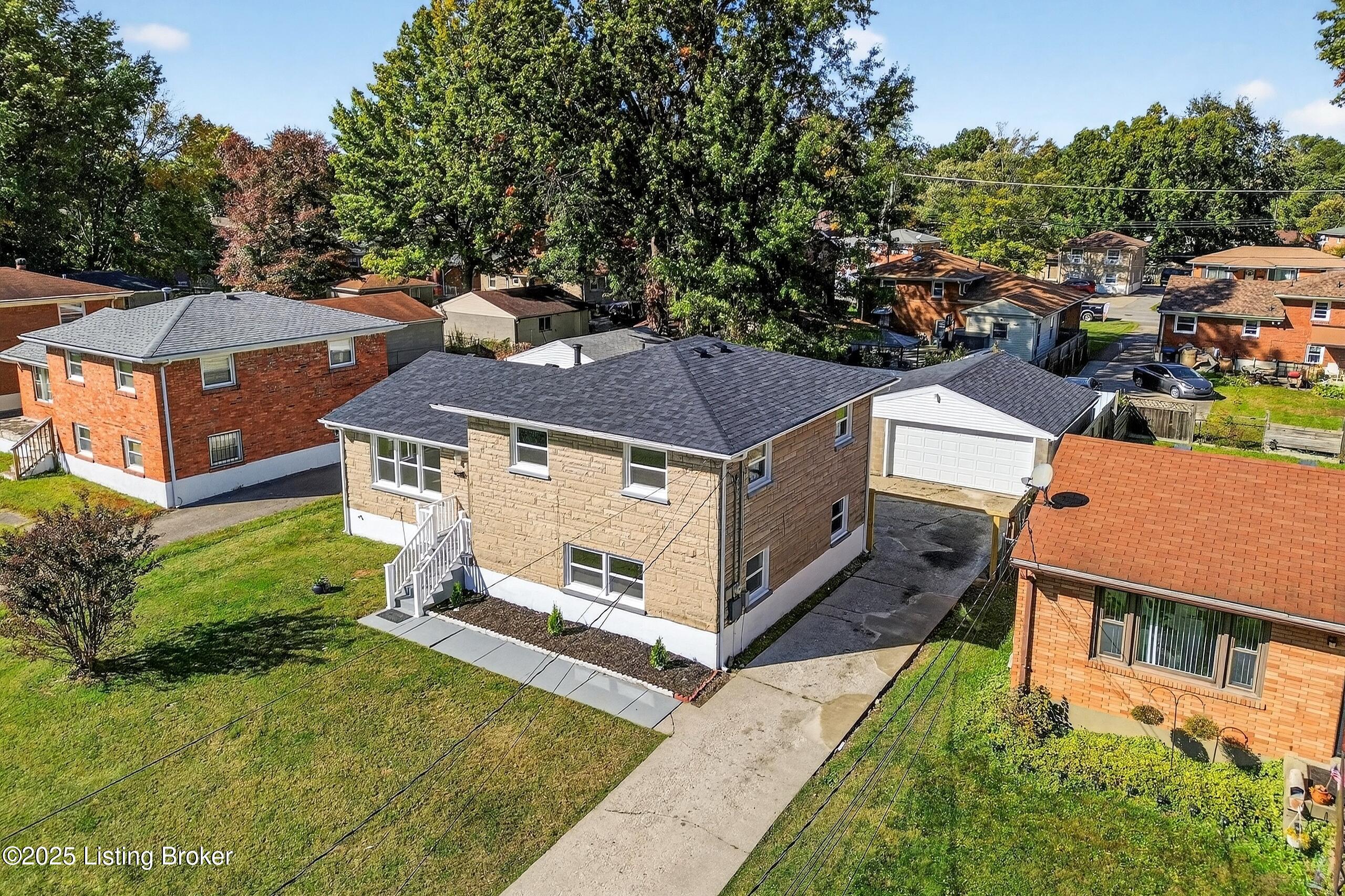 4203 Wooded Way, Louisville