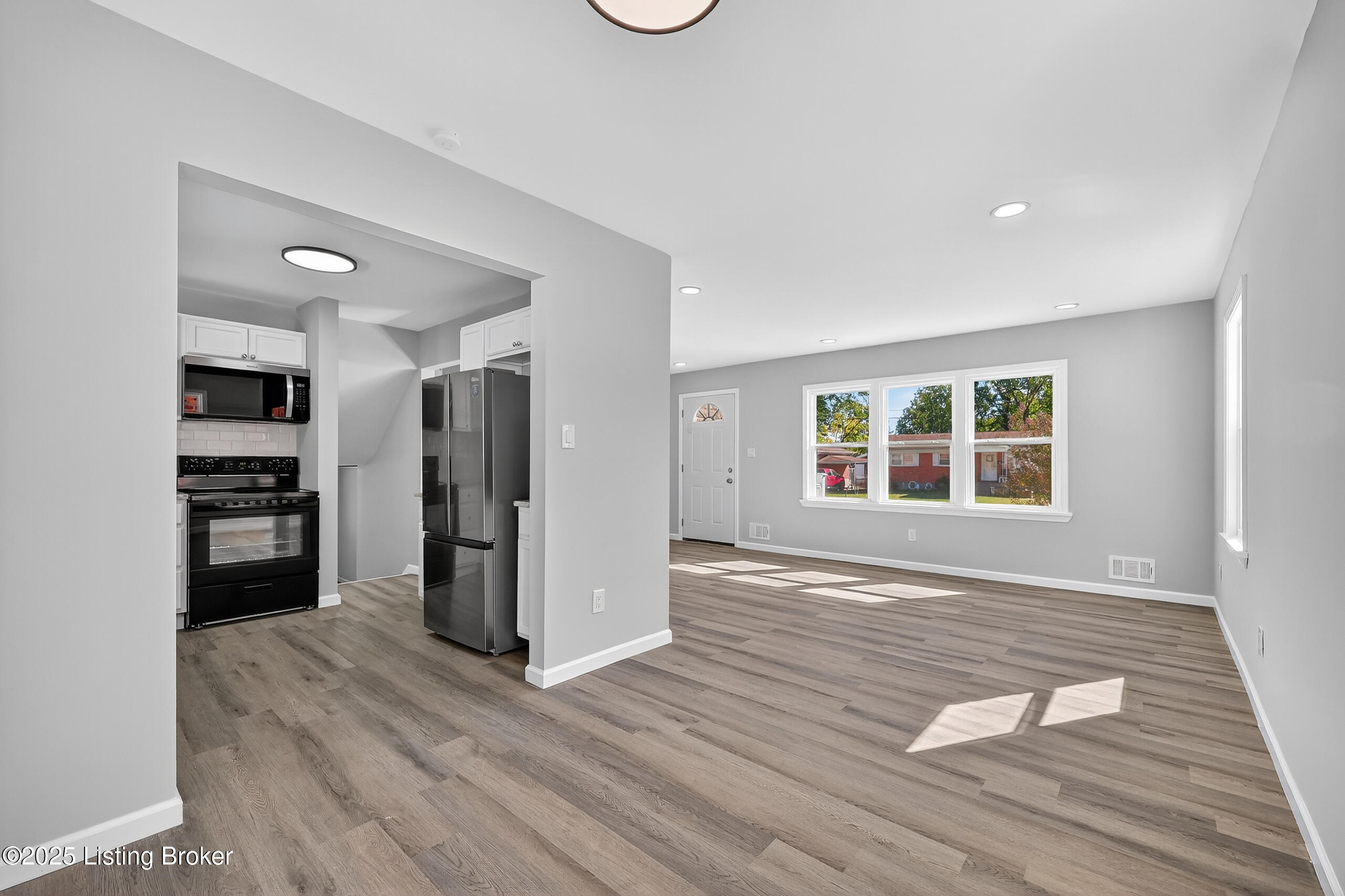 4203 Wooded Way, Louisville