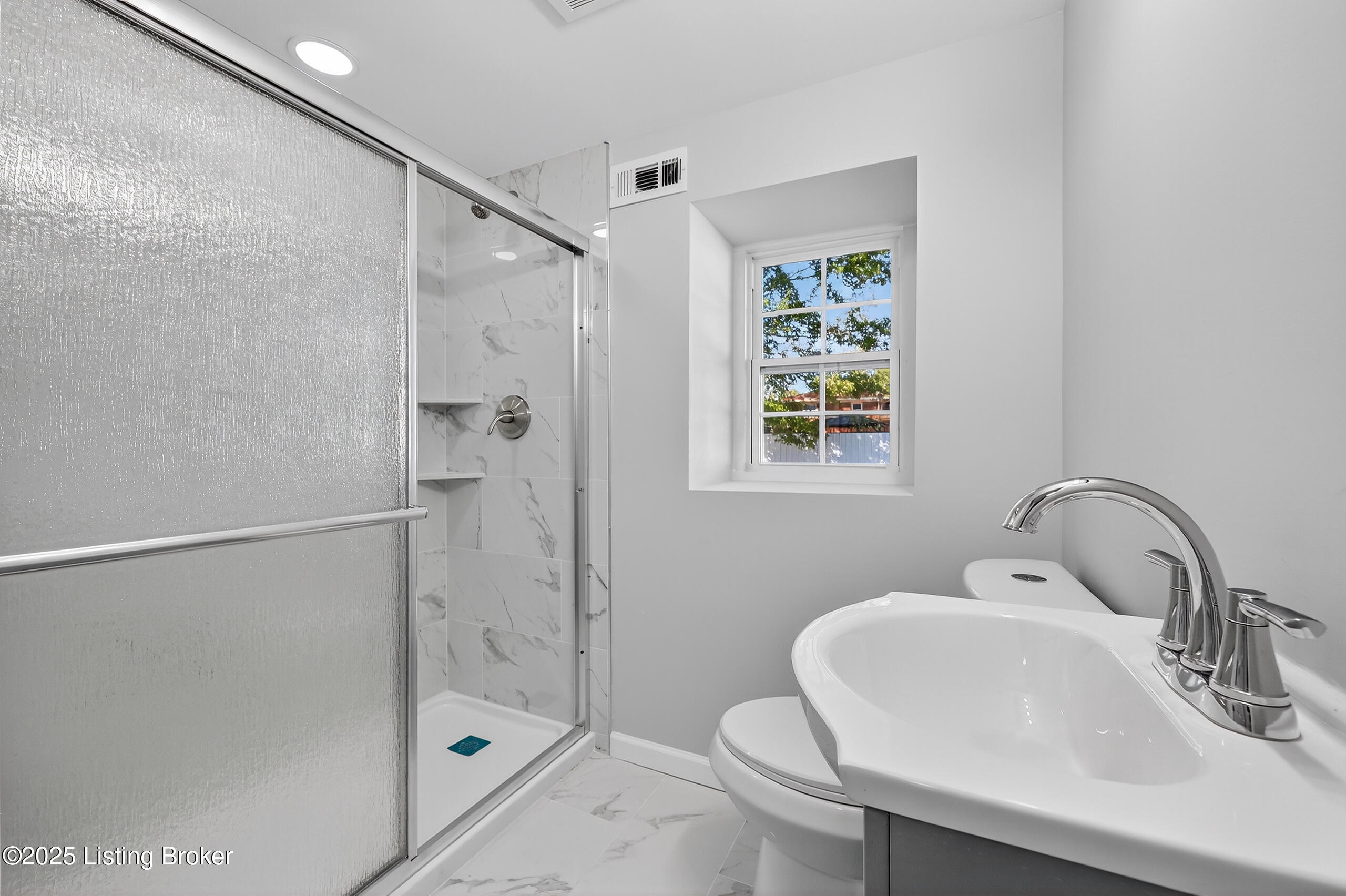 4203 Wooded Way, Louisville