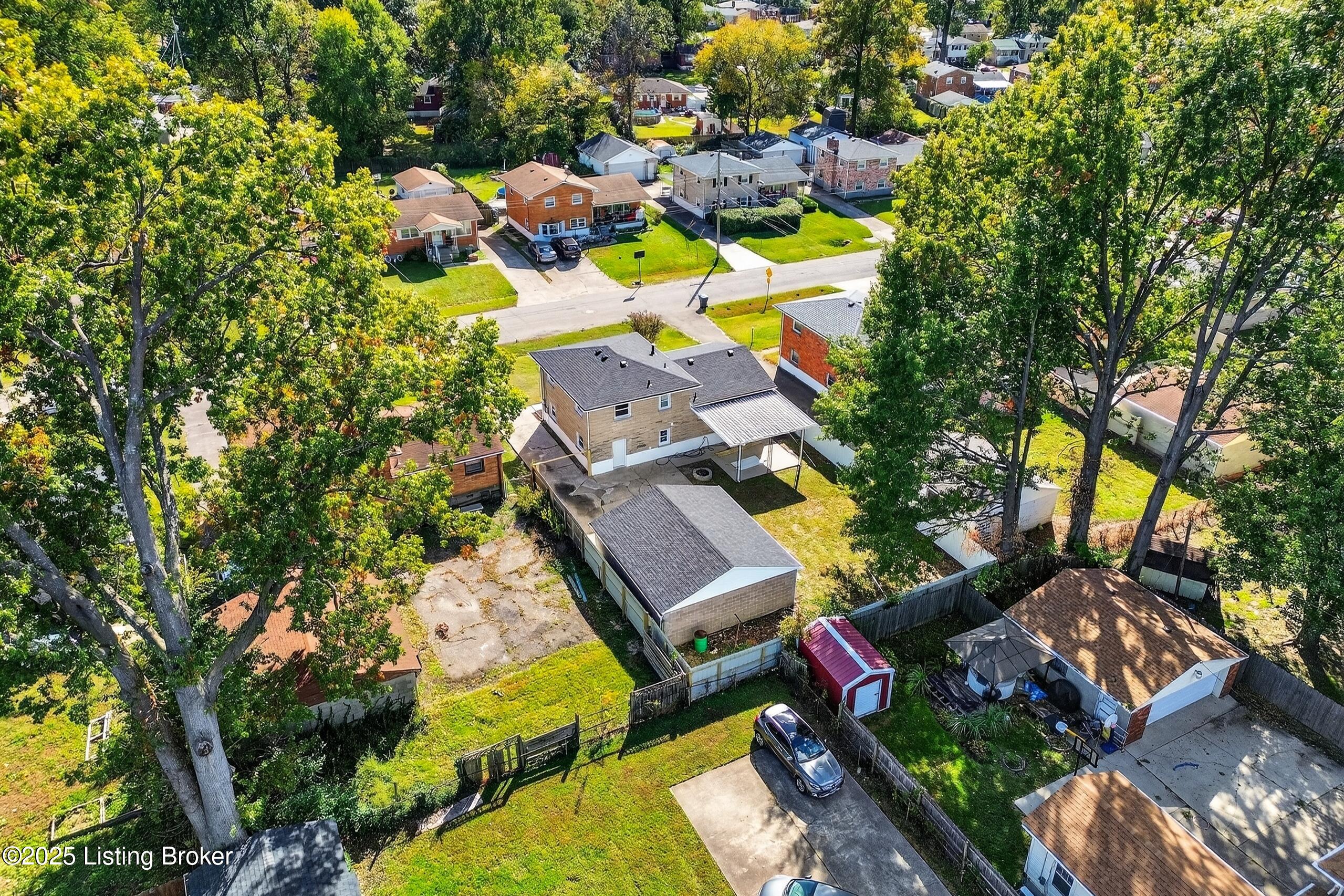4203 Wooded Way, Louisville