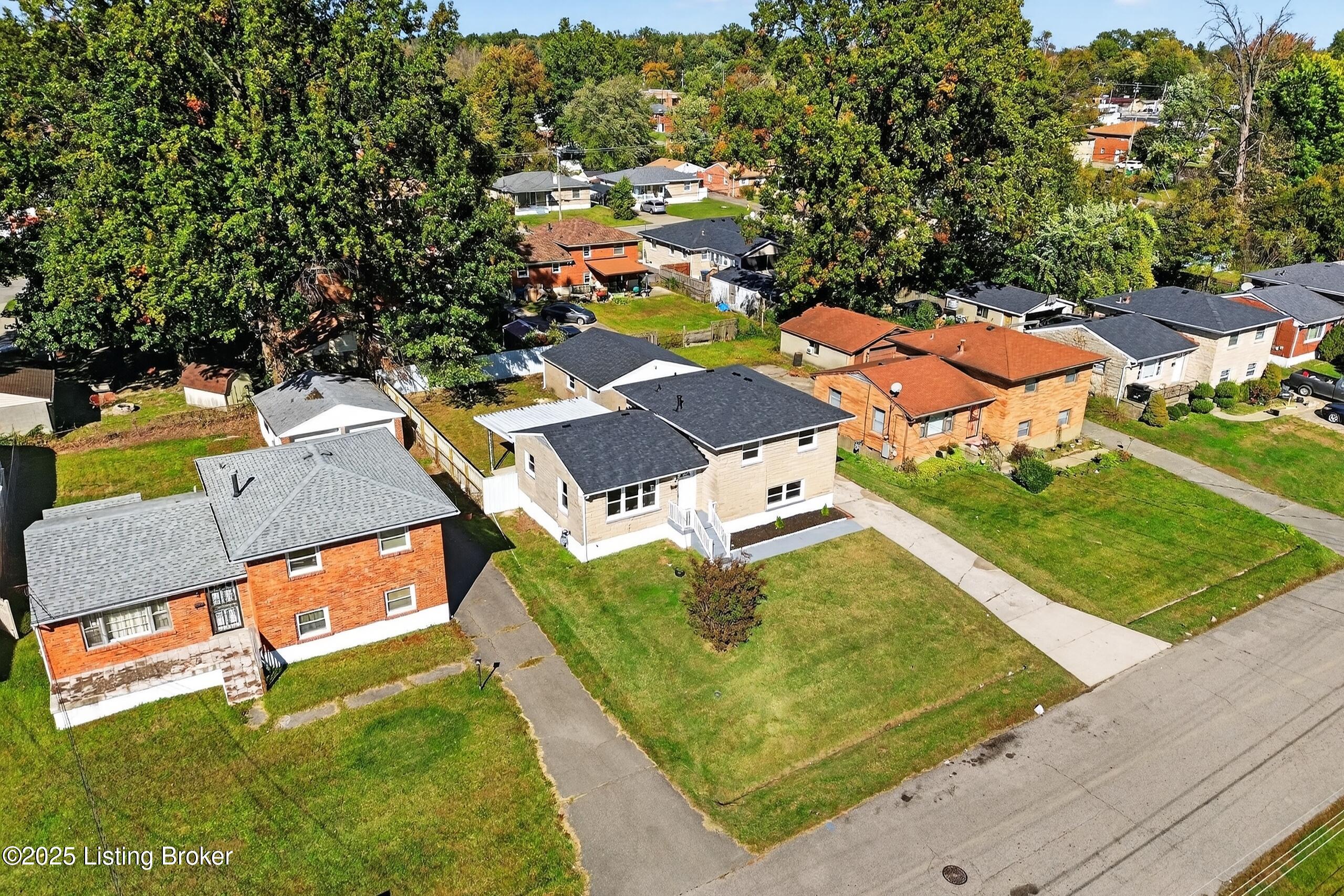 4203 Wooded Way, Louisville