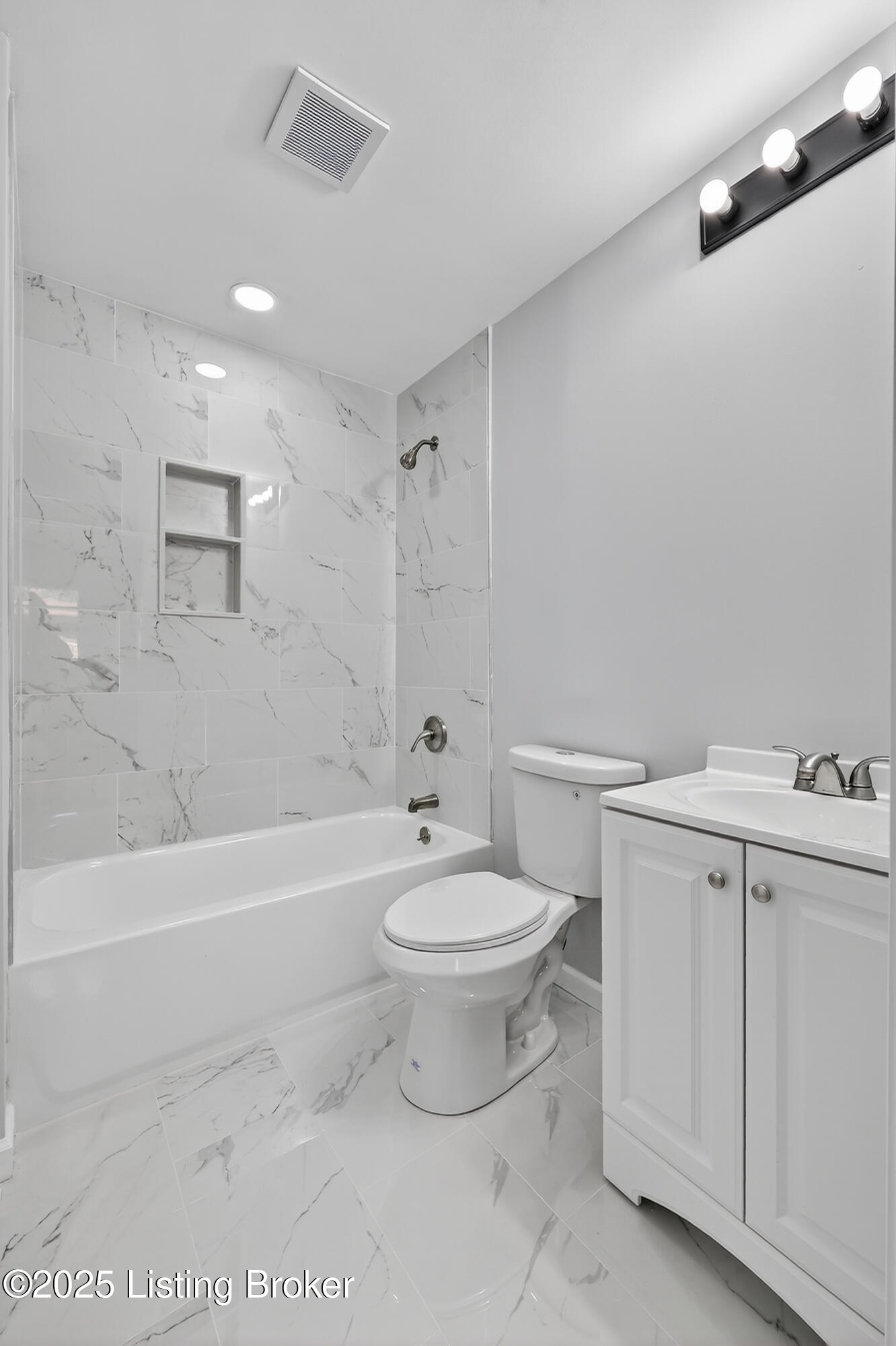 4203 Wooded Way, Louisville