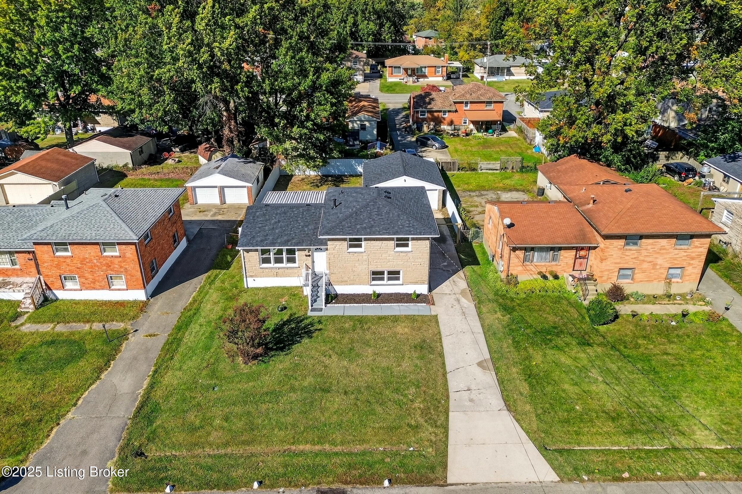 4203 Wooded Way, Louisville