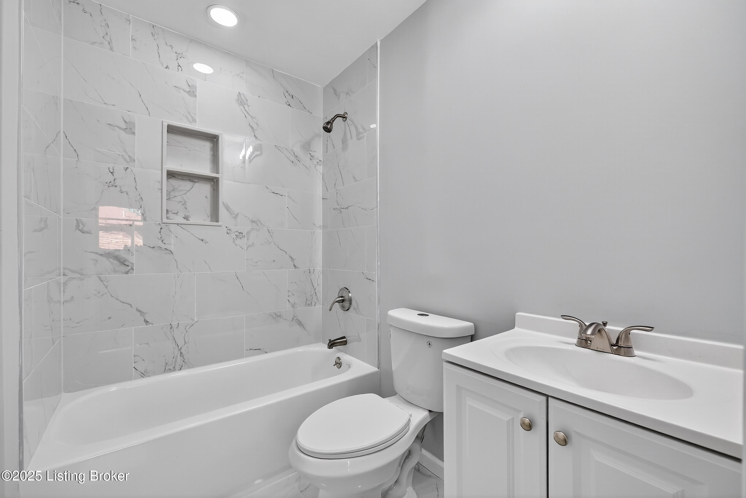 4203 Wooded Way, Louisville