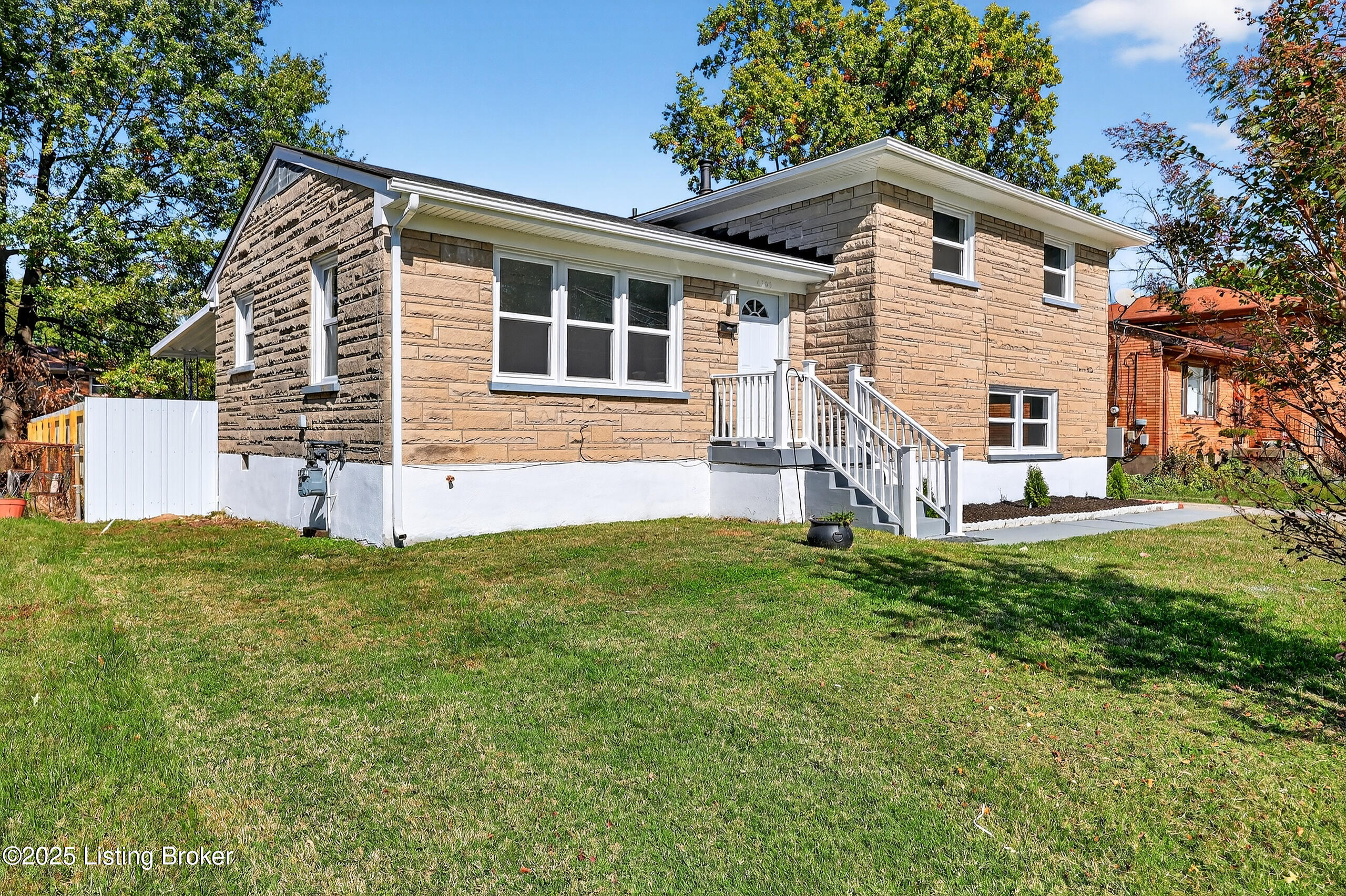 4203 Wooded Way, Louisville