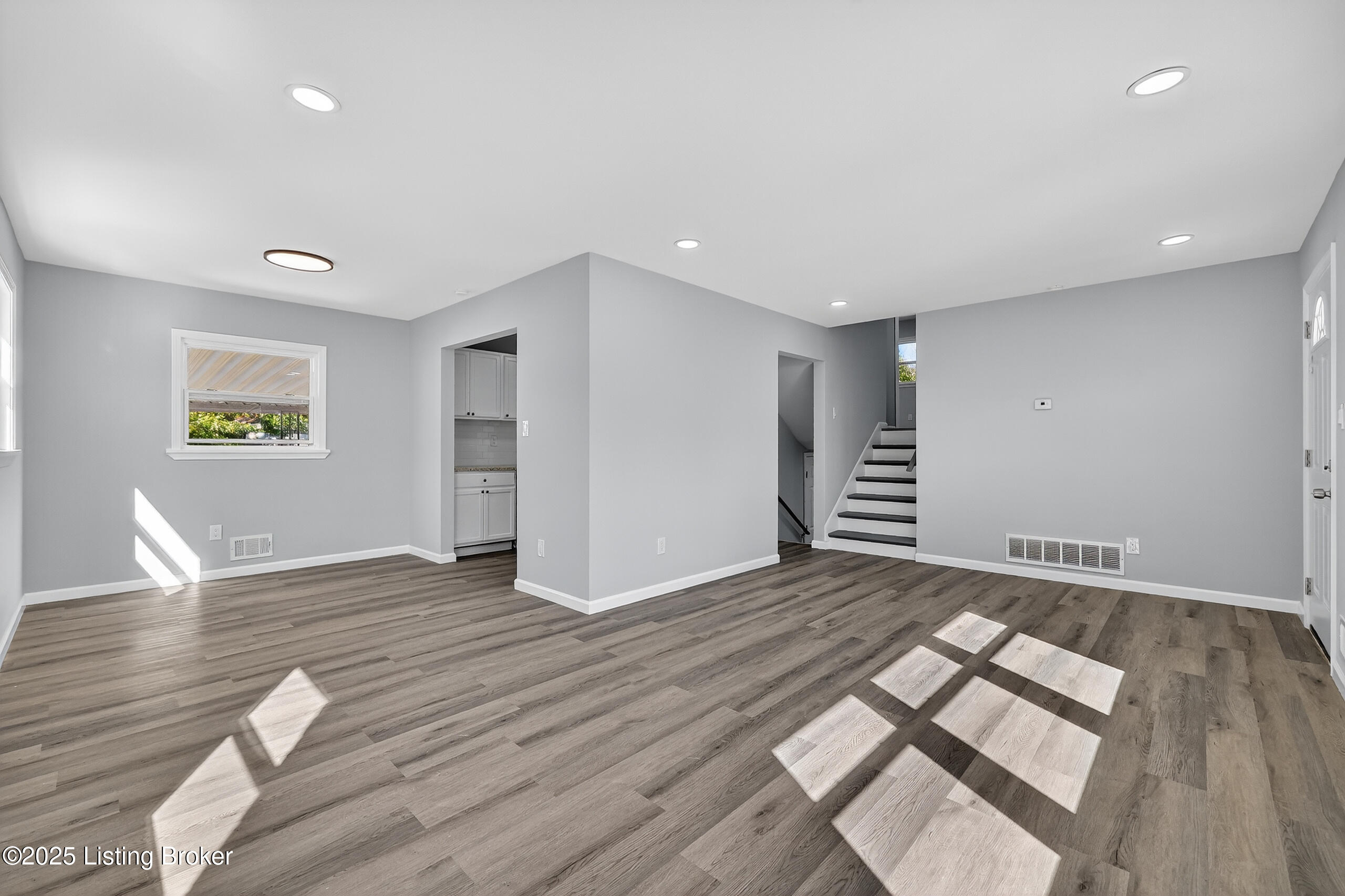 4203 Wooded Way, Louisville