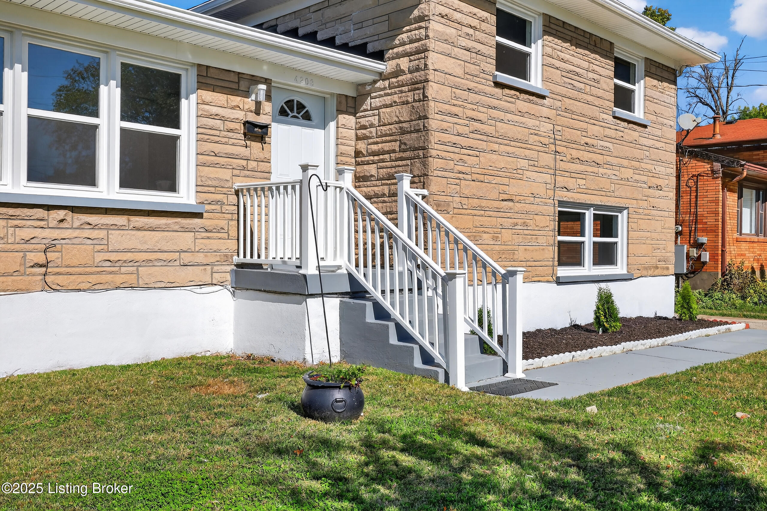 4203 Wooded Way, Louisville