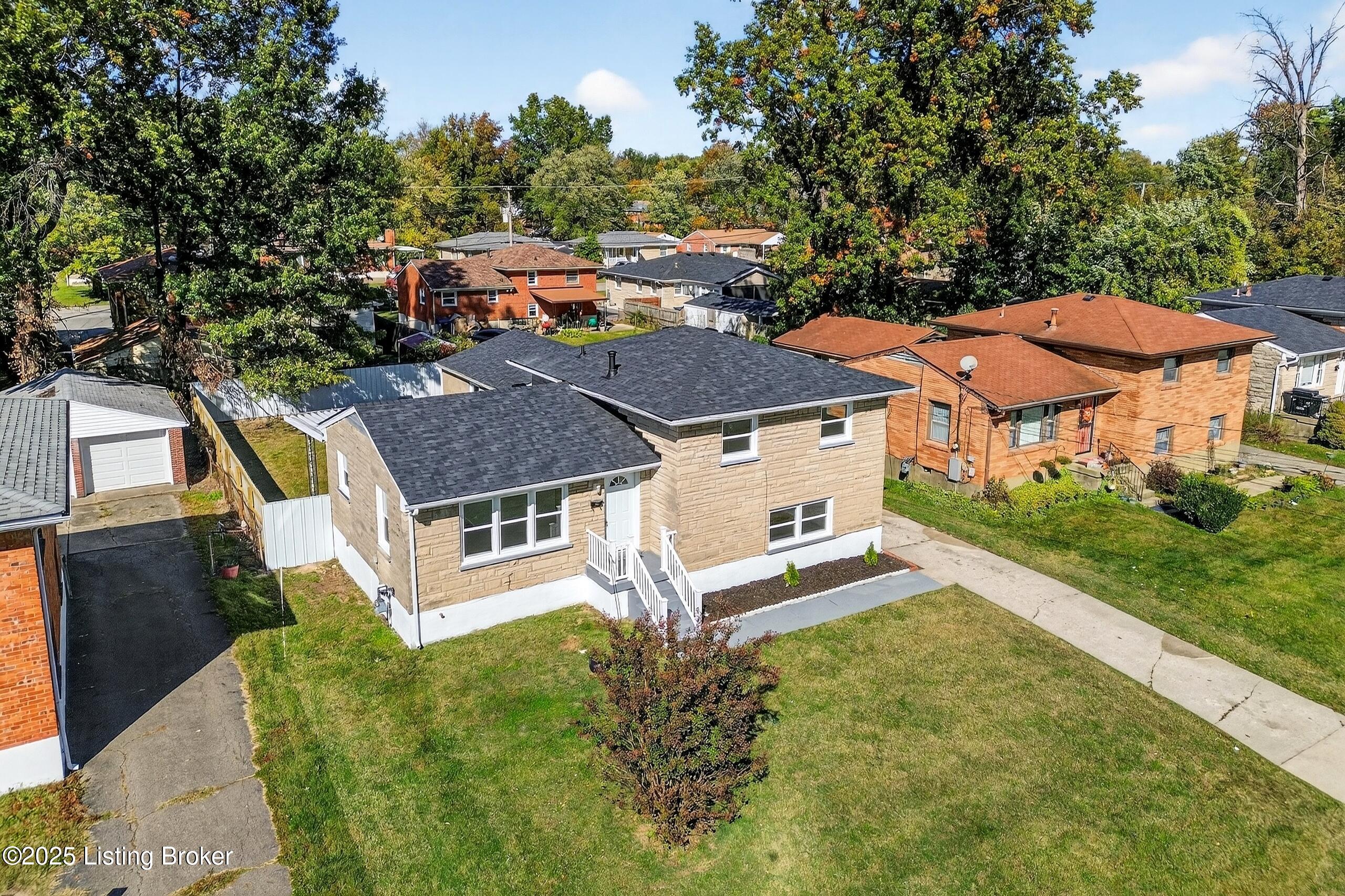 4203 Wooded Way, Louisville