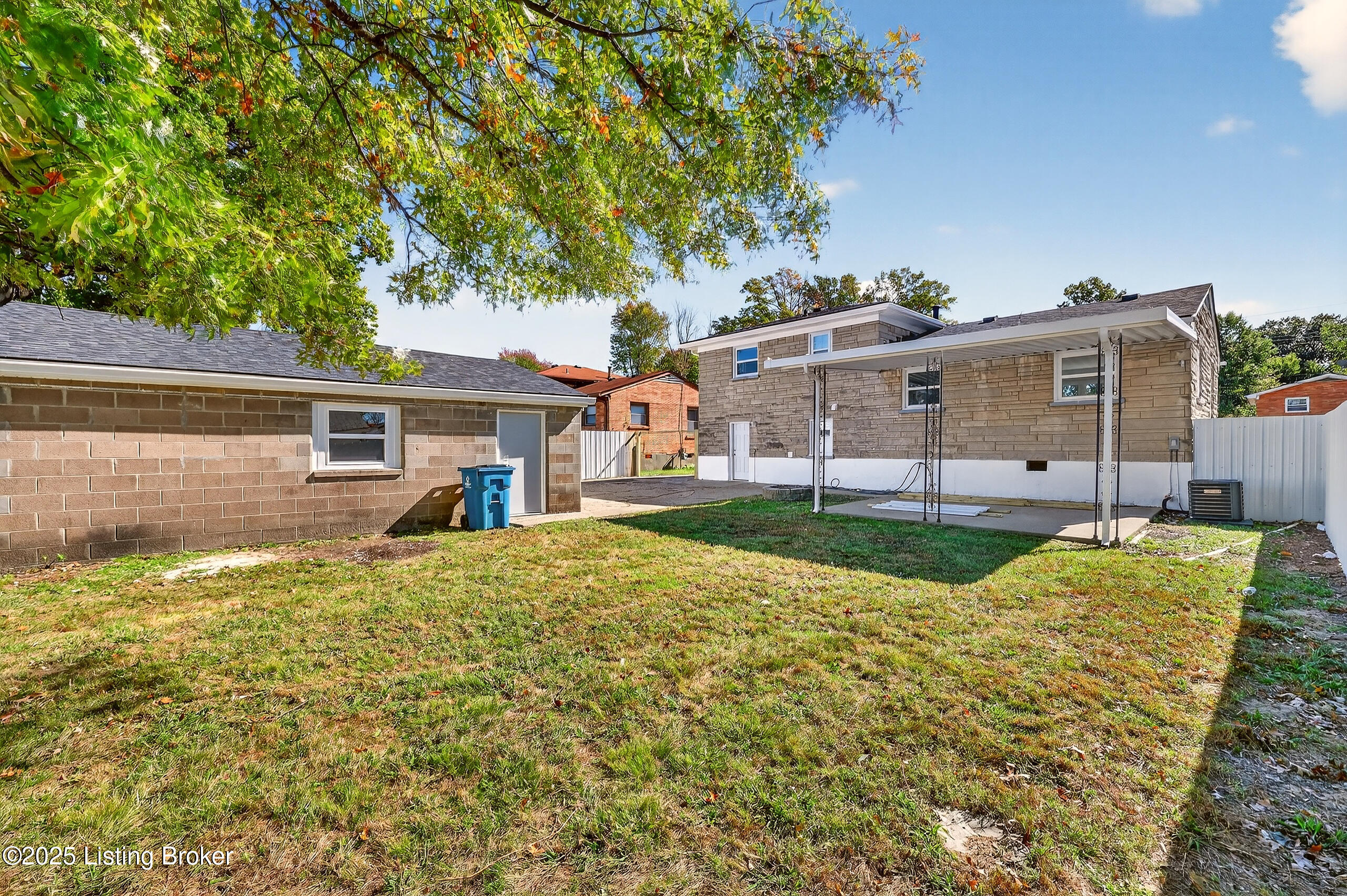 4203 Wooded Way, Louisville