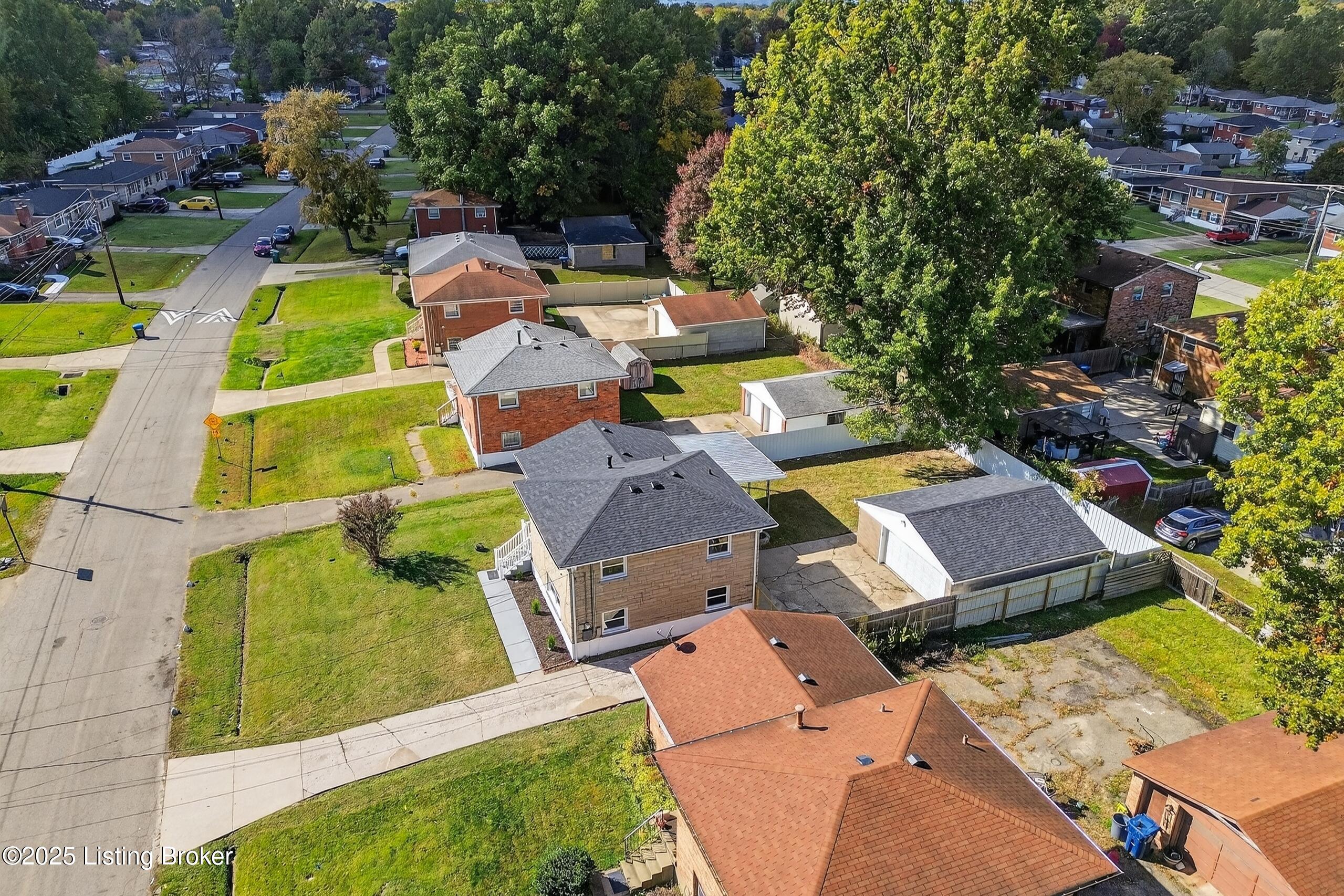 4203 Wooded Way, Louisville
