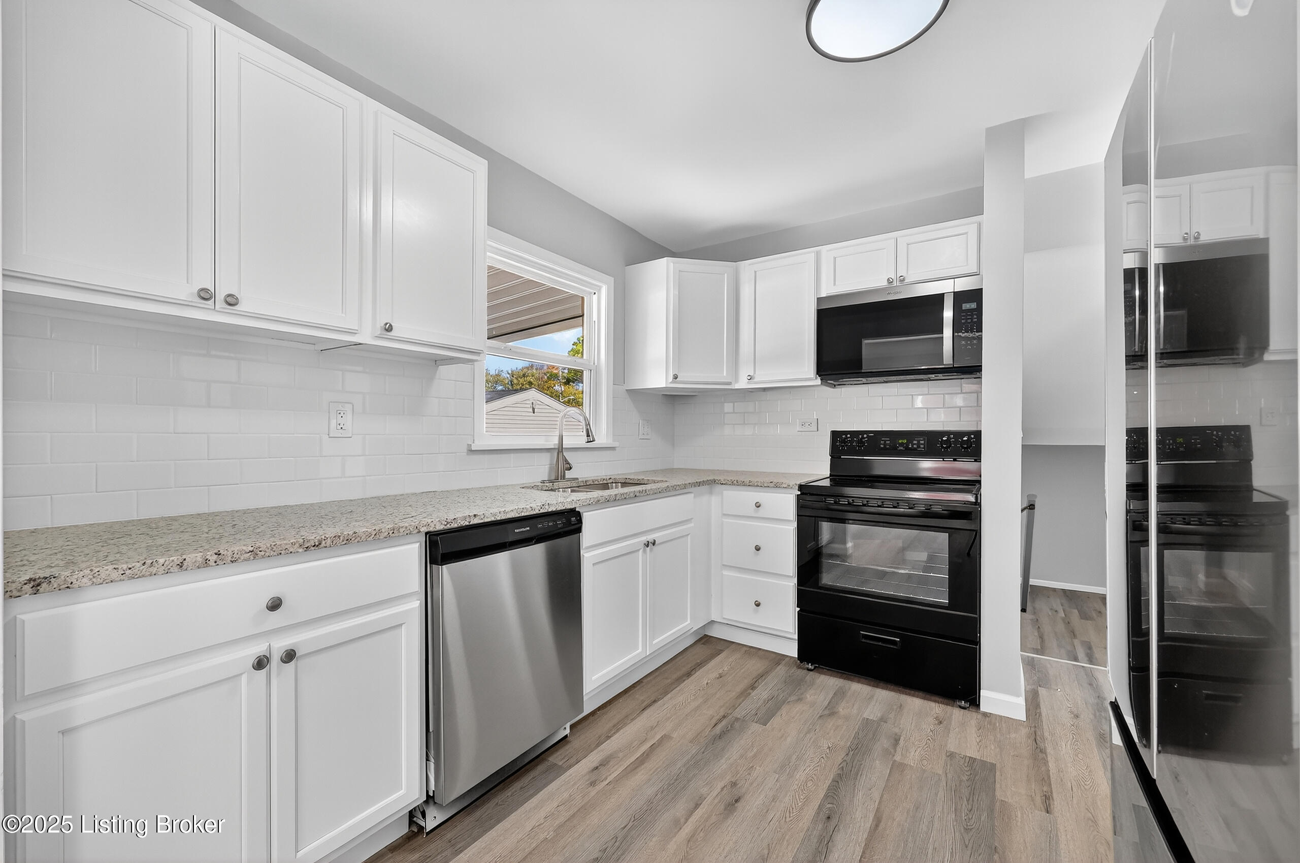 4203 Wooded Way, Louisville