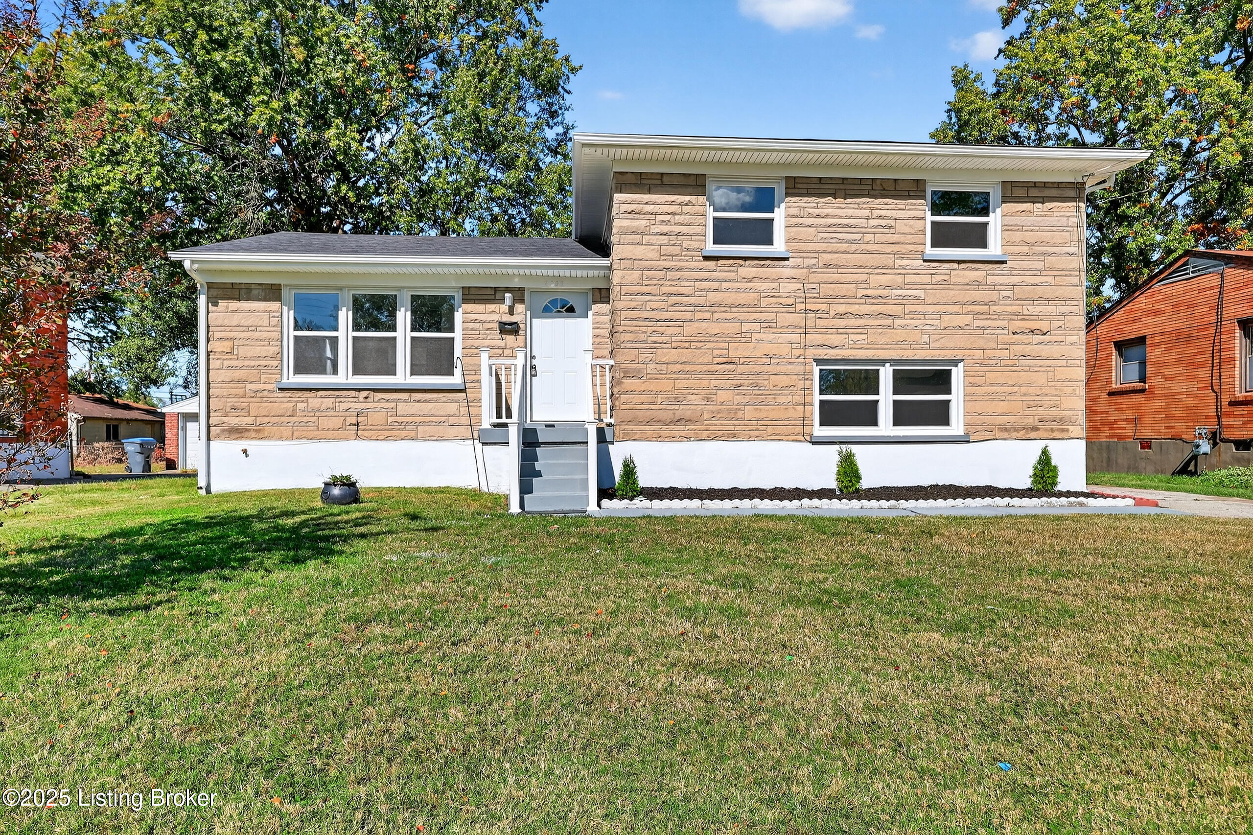 4203 Wooded Way, Louisville