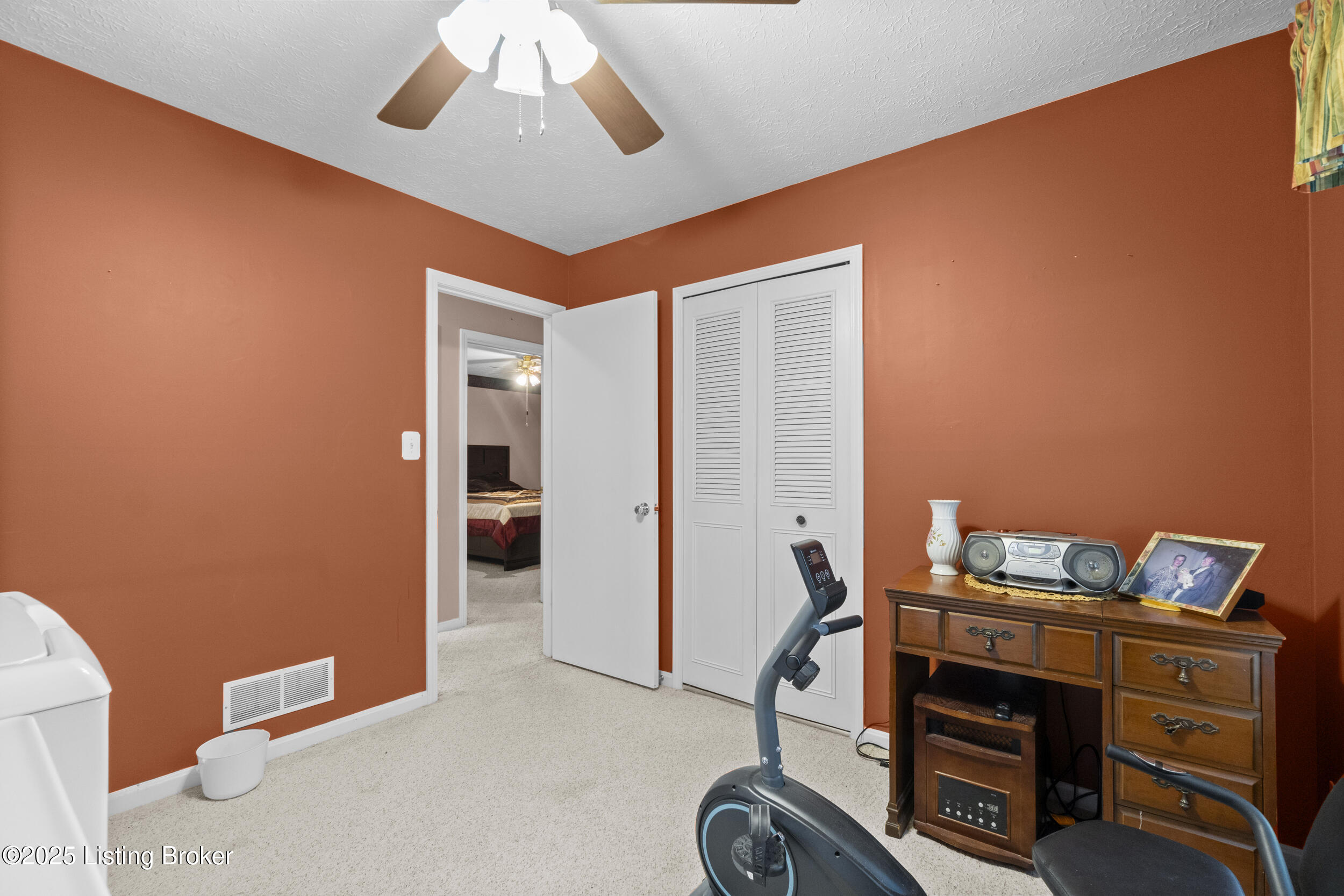 7910 Oswego Cir
