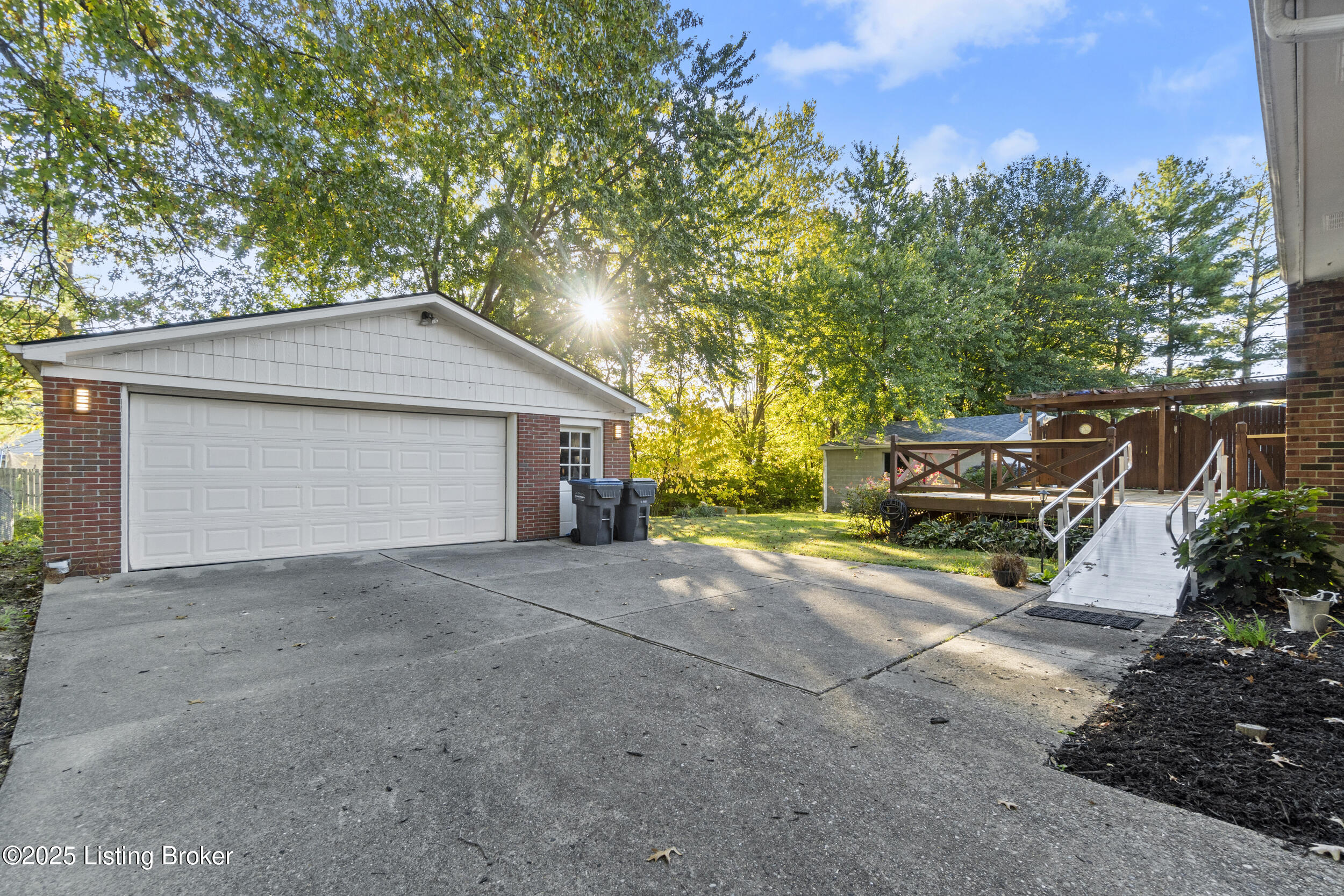 7910 Oswego Cir