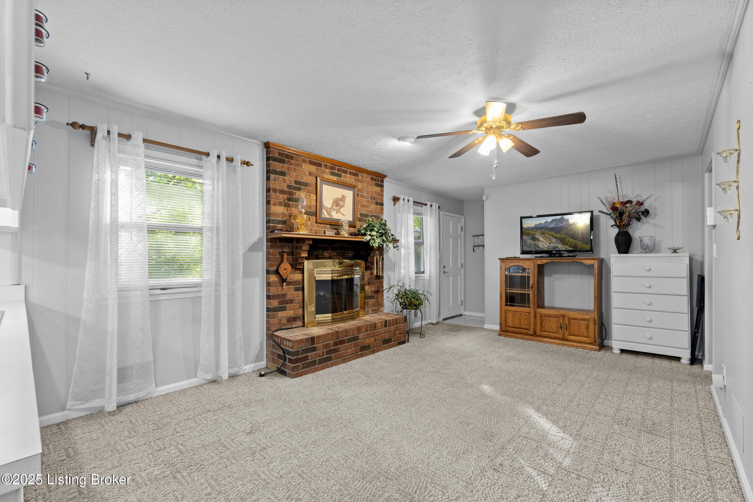 7910 Oswego Cir