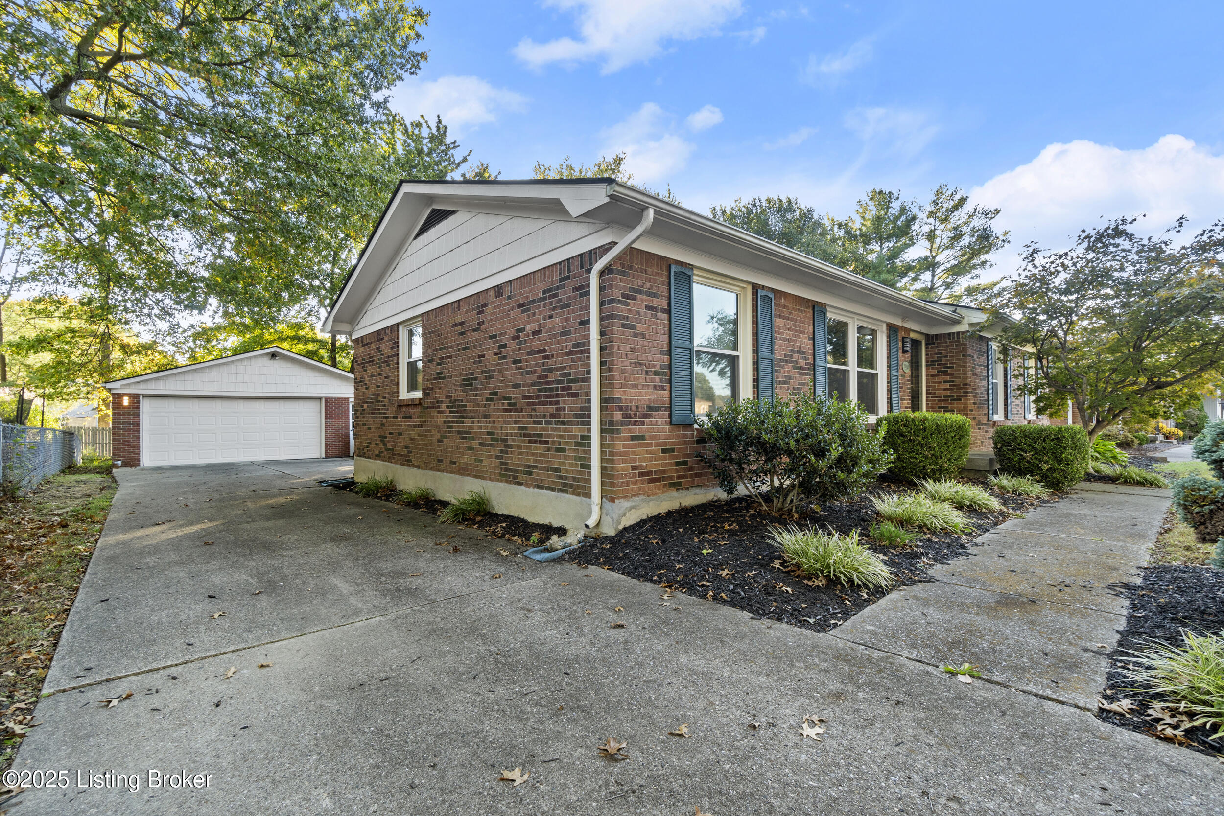 7910 Oswego Cir