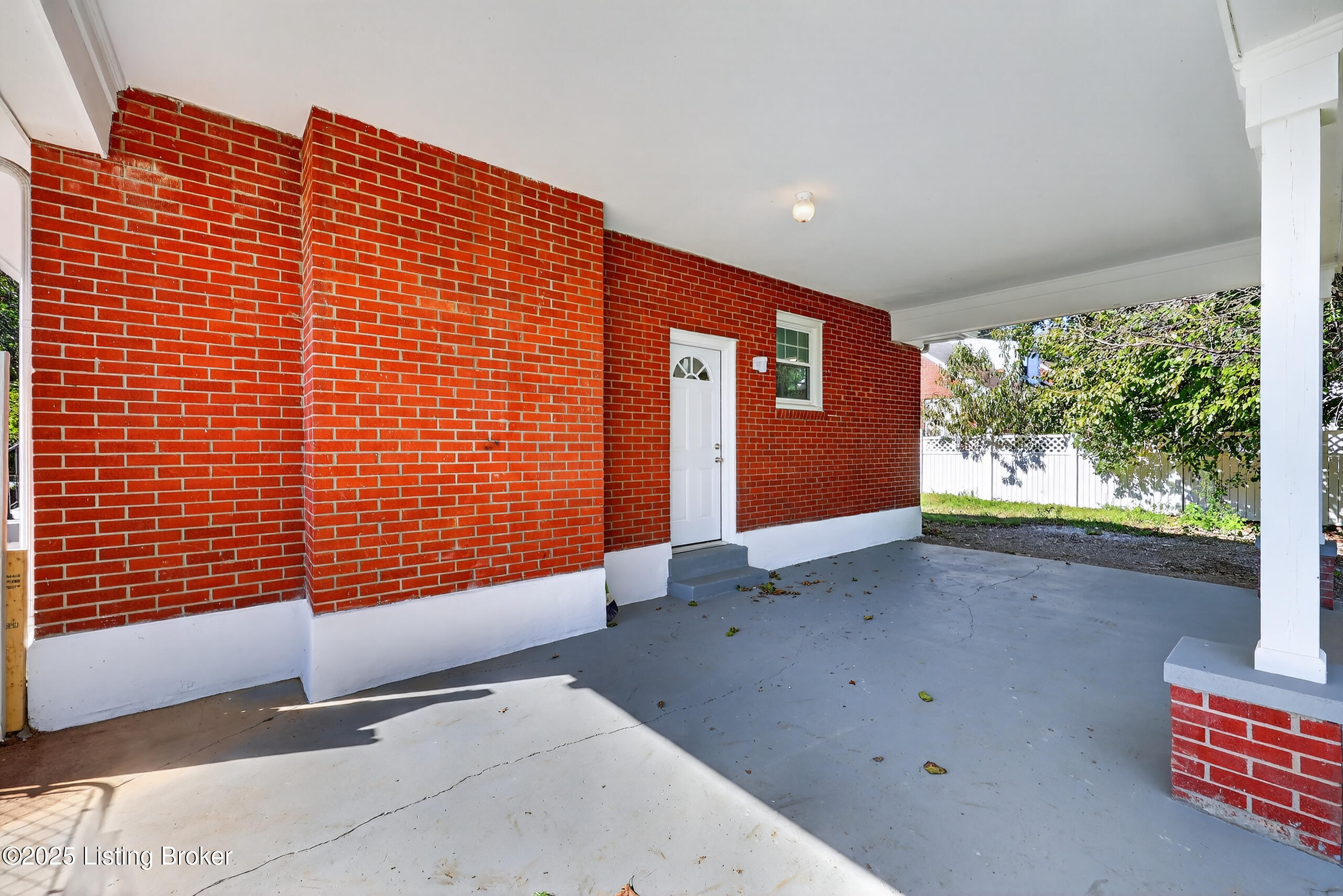 1959 Bashford Manor Ln, Louisville