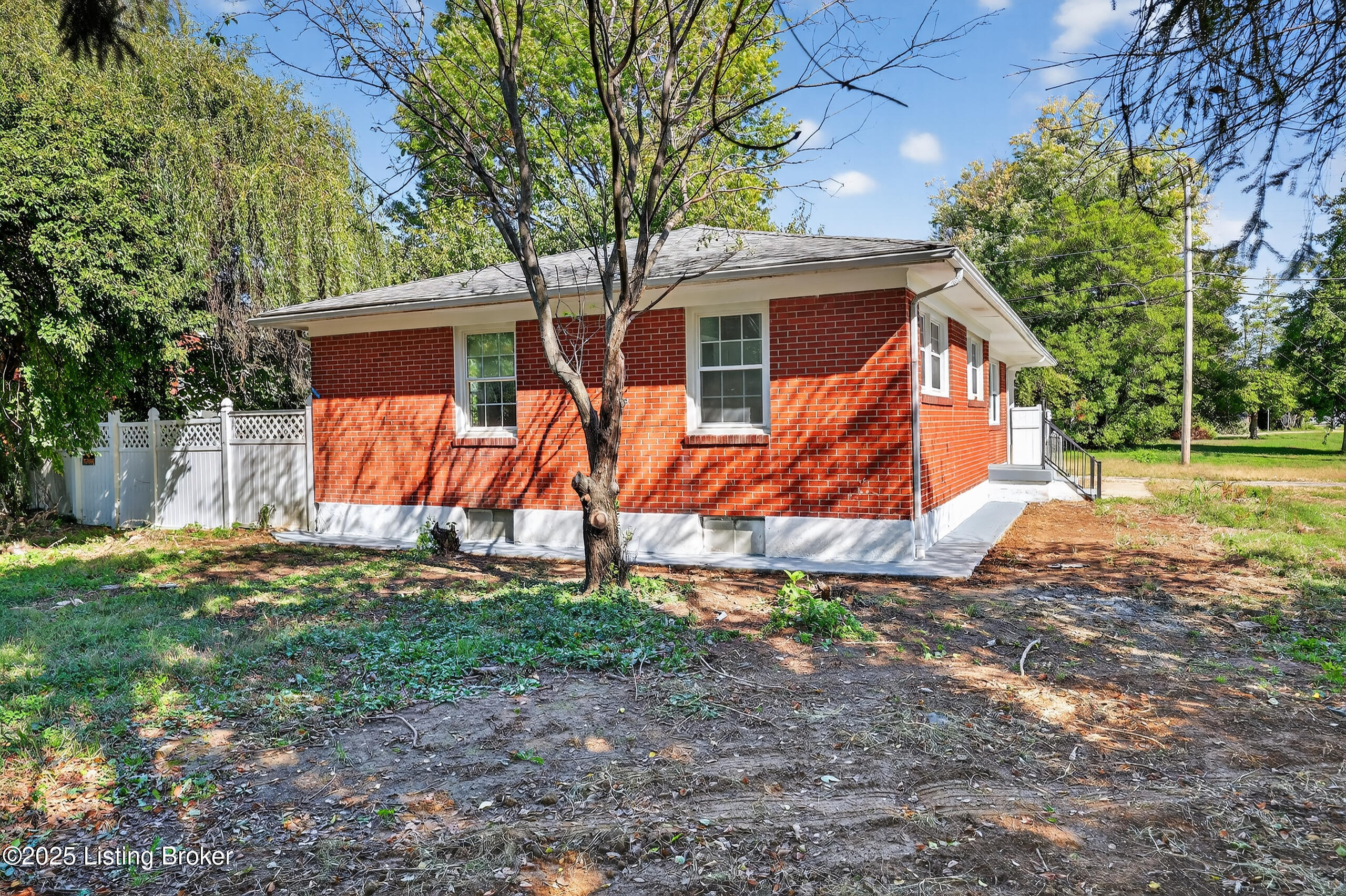 1959 Bashford Manor Ln, Louisville