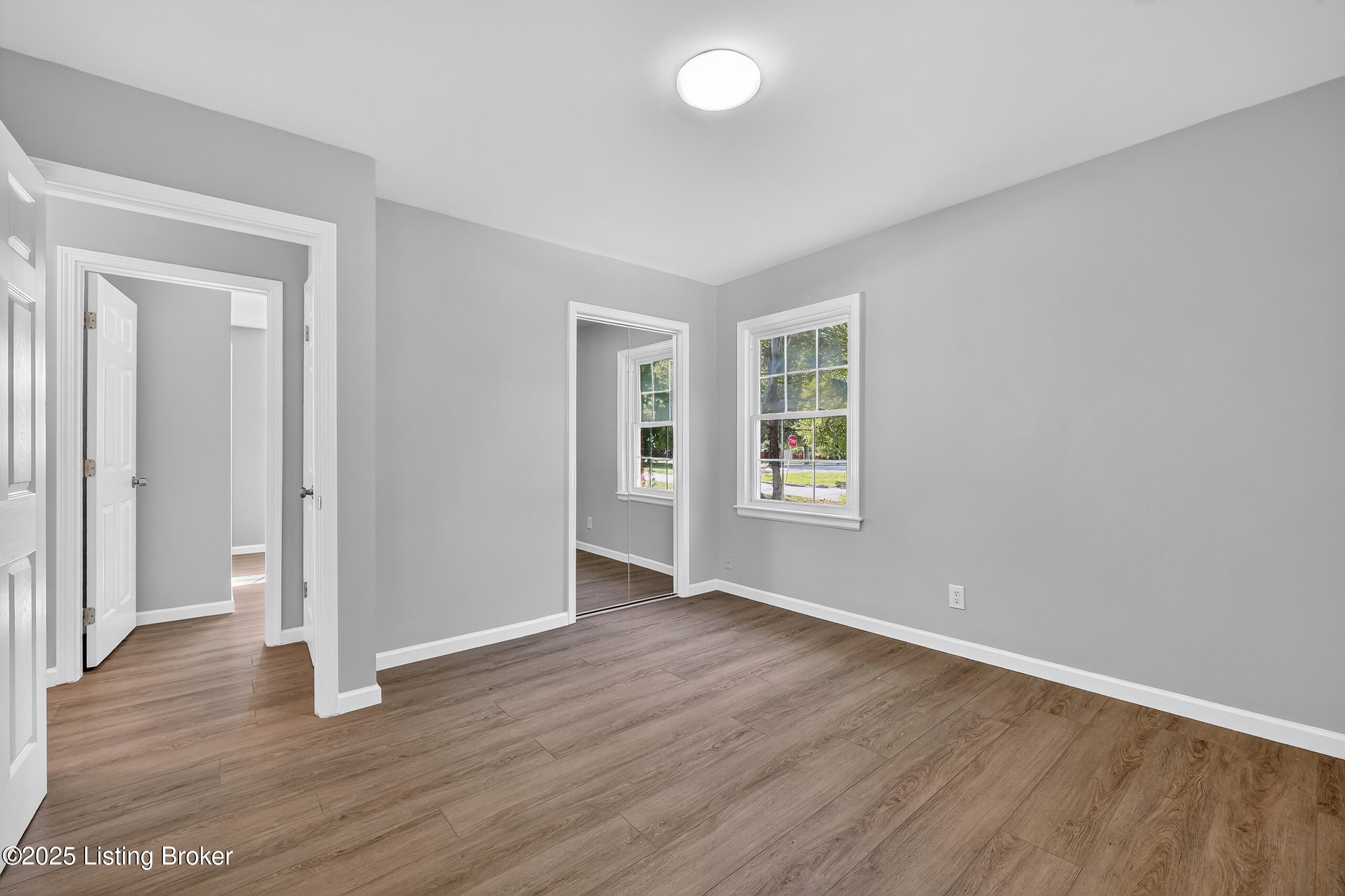 1959 Bashford Manor Ln, Louisville