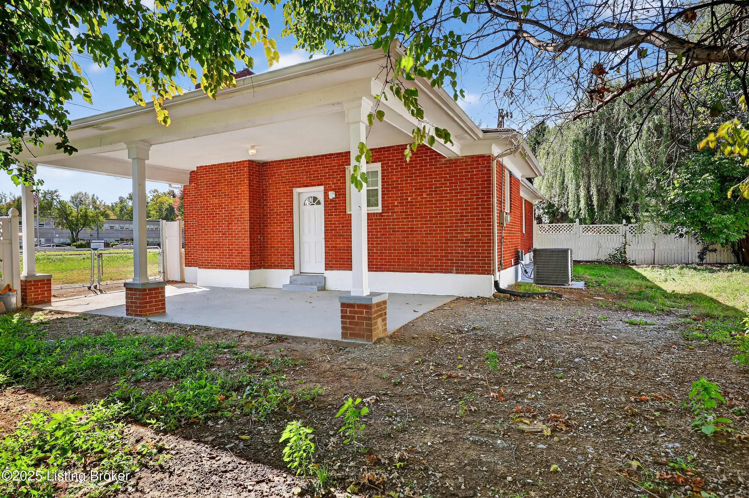 1959 Bashford Manor Ln, Louisville