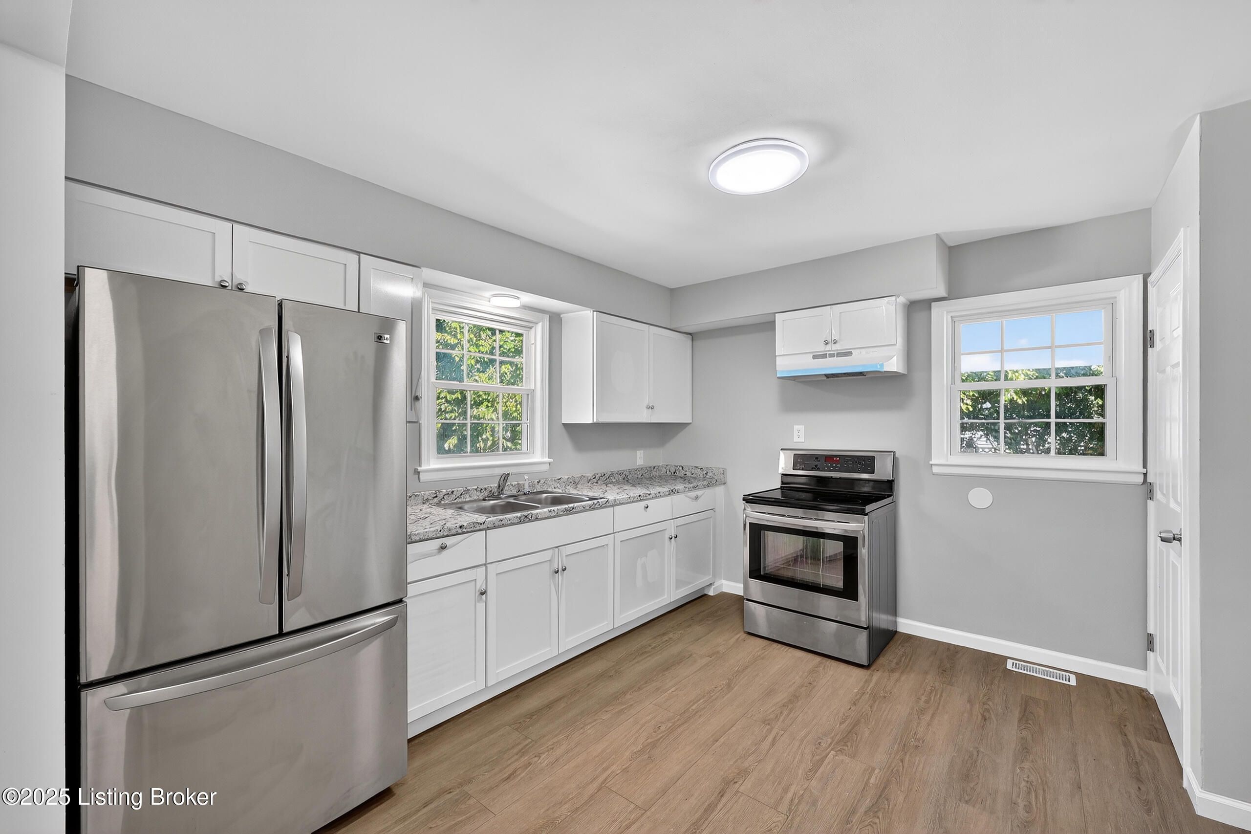 1959 Bashford Manor Ln, Louisville
