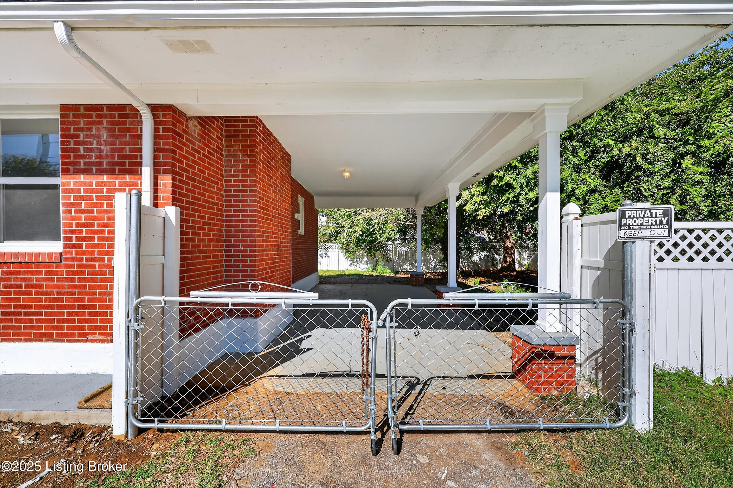 1959 Bashford Manor Ln, Louisville