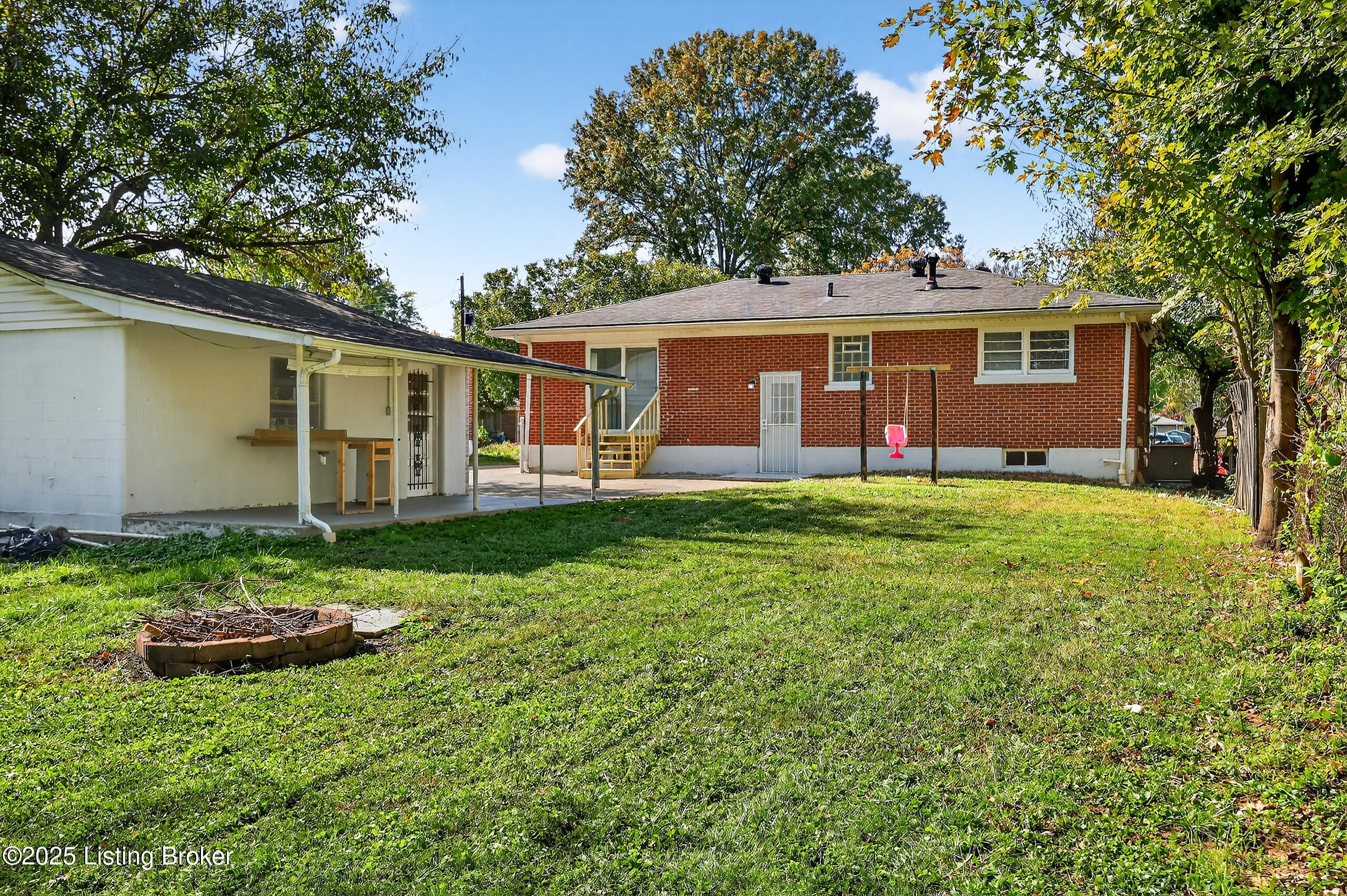 7903 Columbine Dr, Louisville