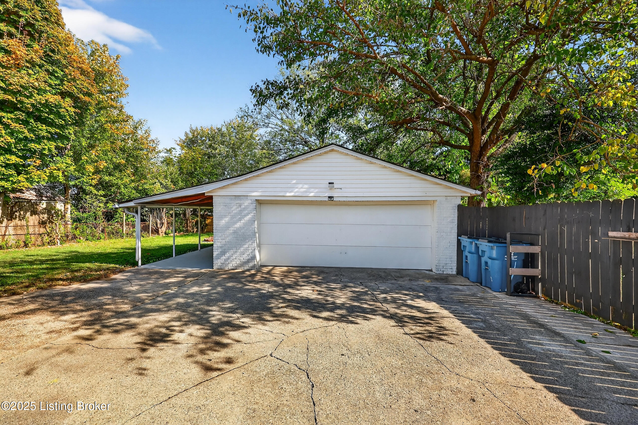 7903 Columbine Dr, Louisville