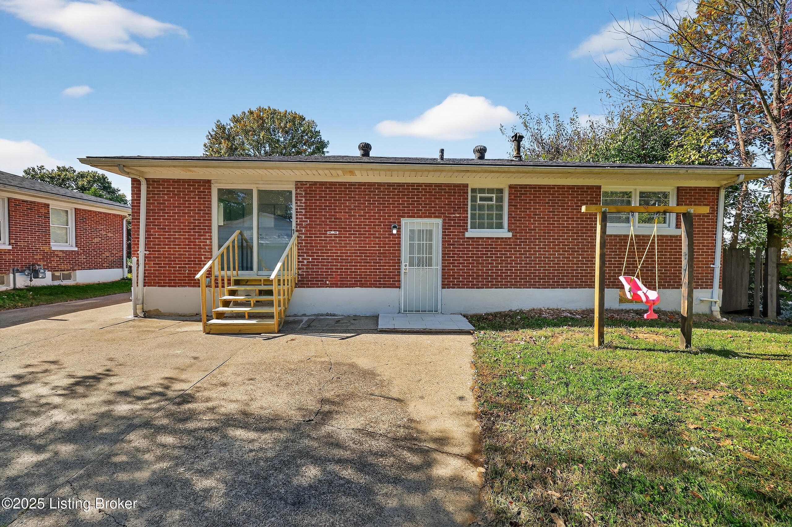 7903 Columbine Dr, Louisville