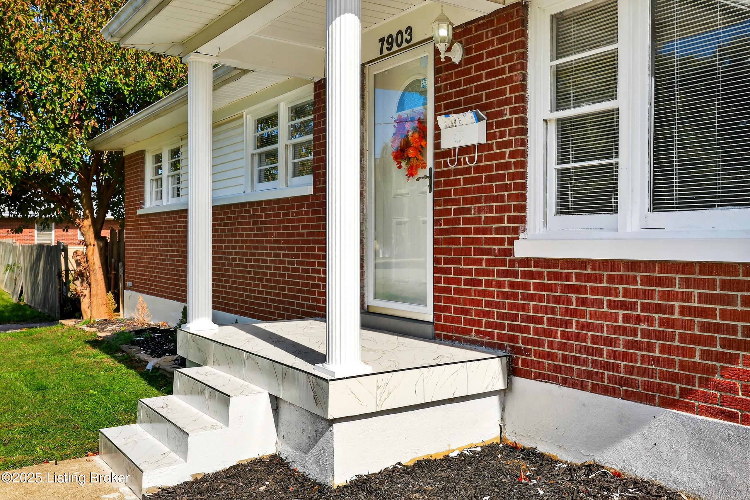 7903 Columbine Dr, Louisville