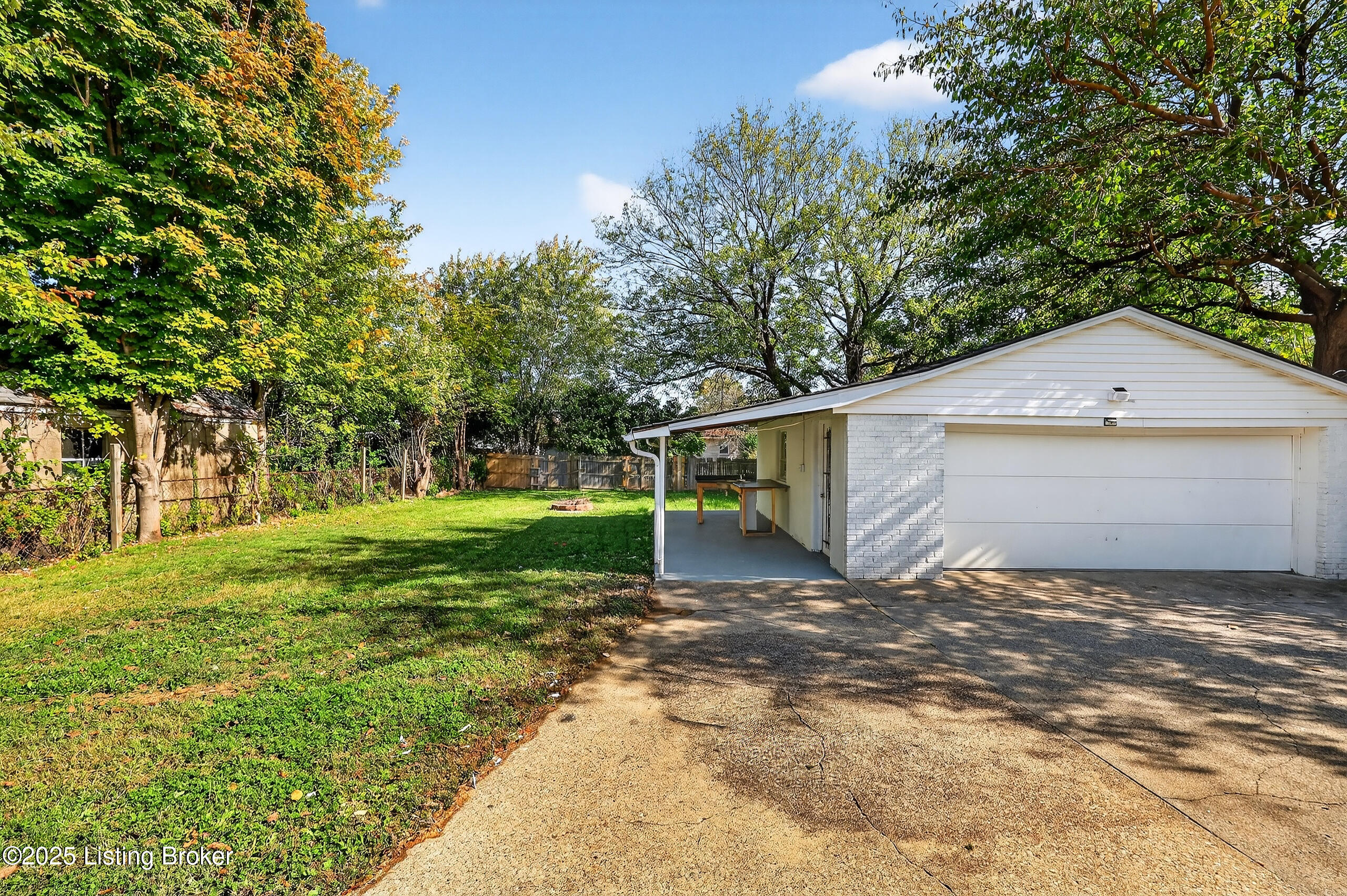 7903 Columbine Dr, Louisville