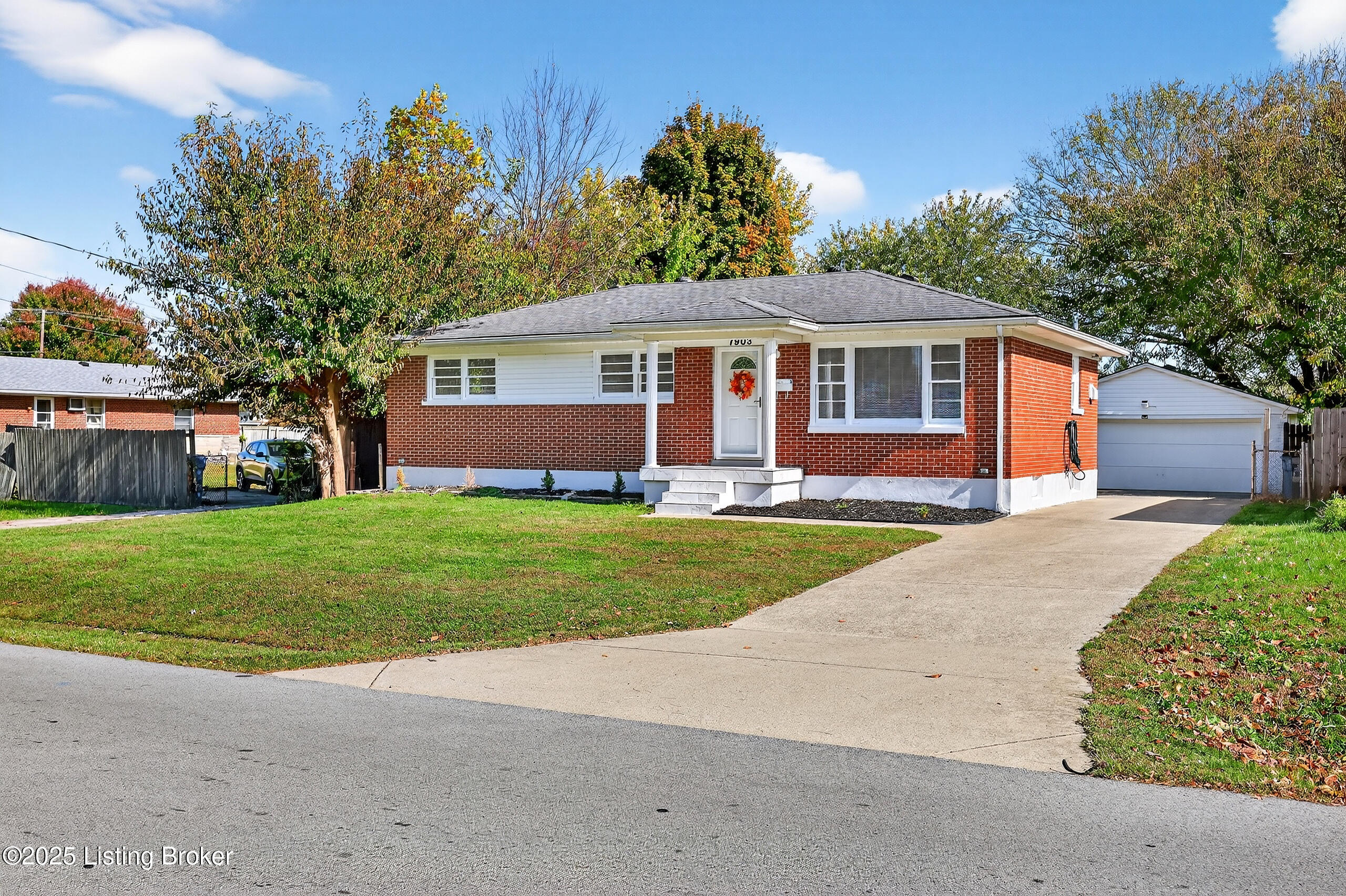 7903 Columbine Dr, Louisville