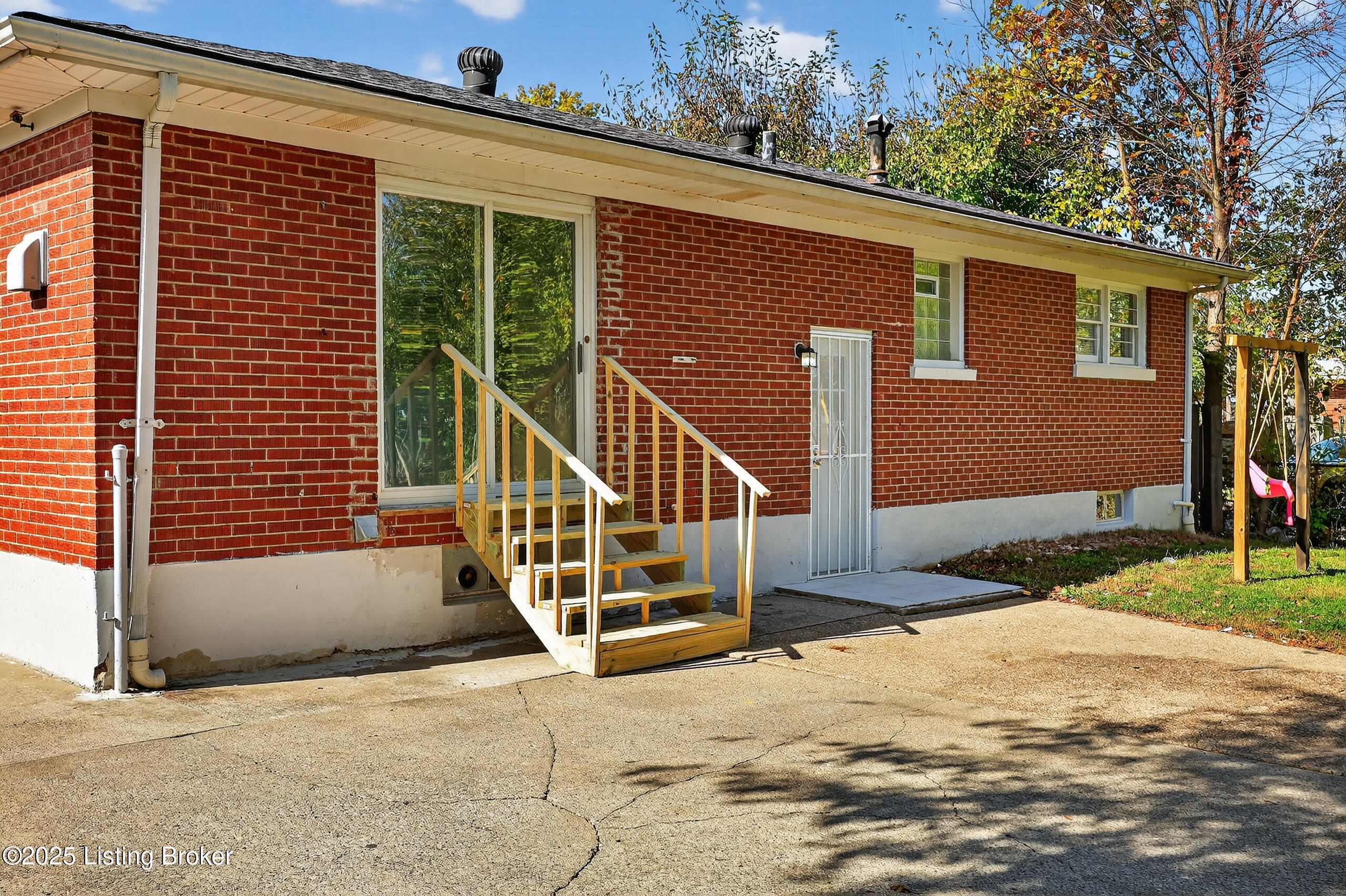 7903 Columbine Dr, Louisville