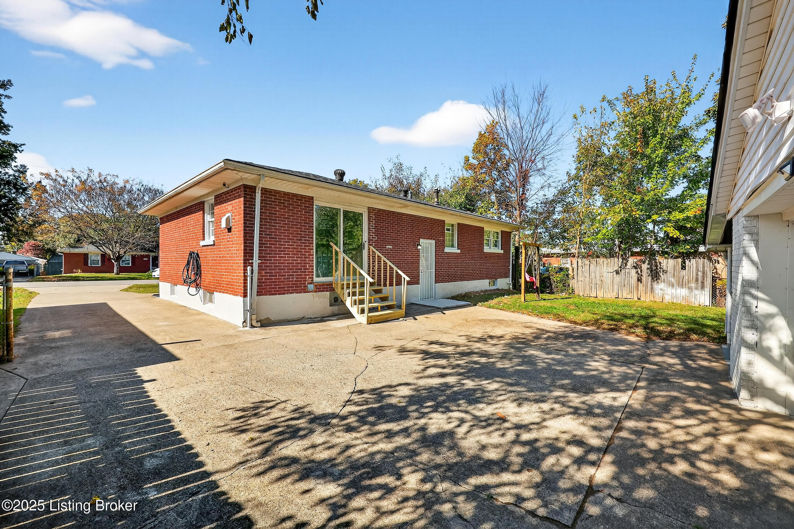 7903 Columbine Dr, Louisville