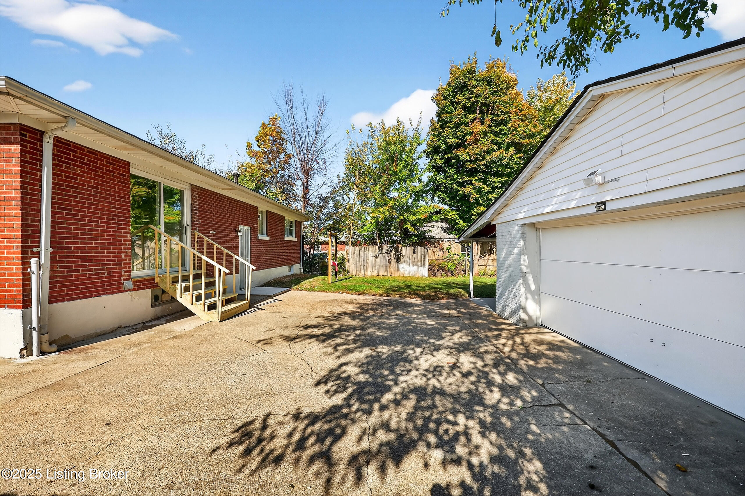 7903 Columbine Dr, Louisville