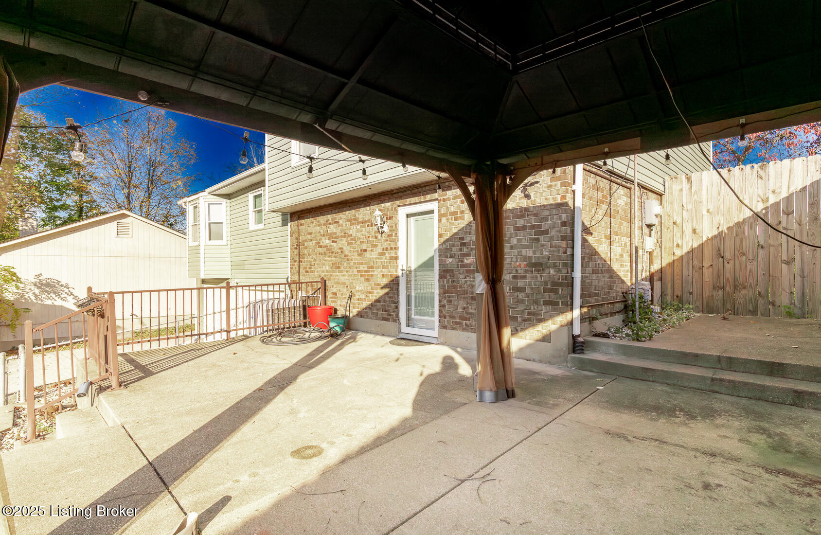 5609 Braulio Ct