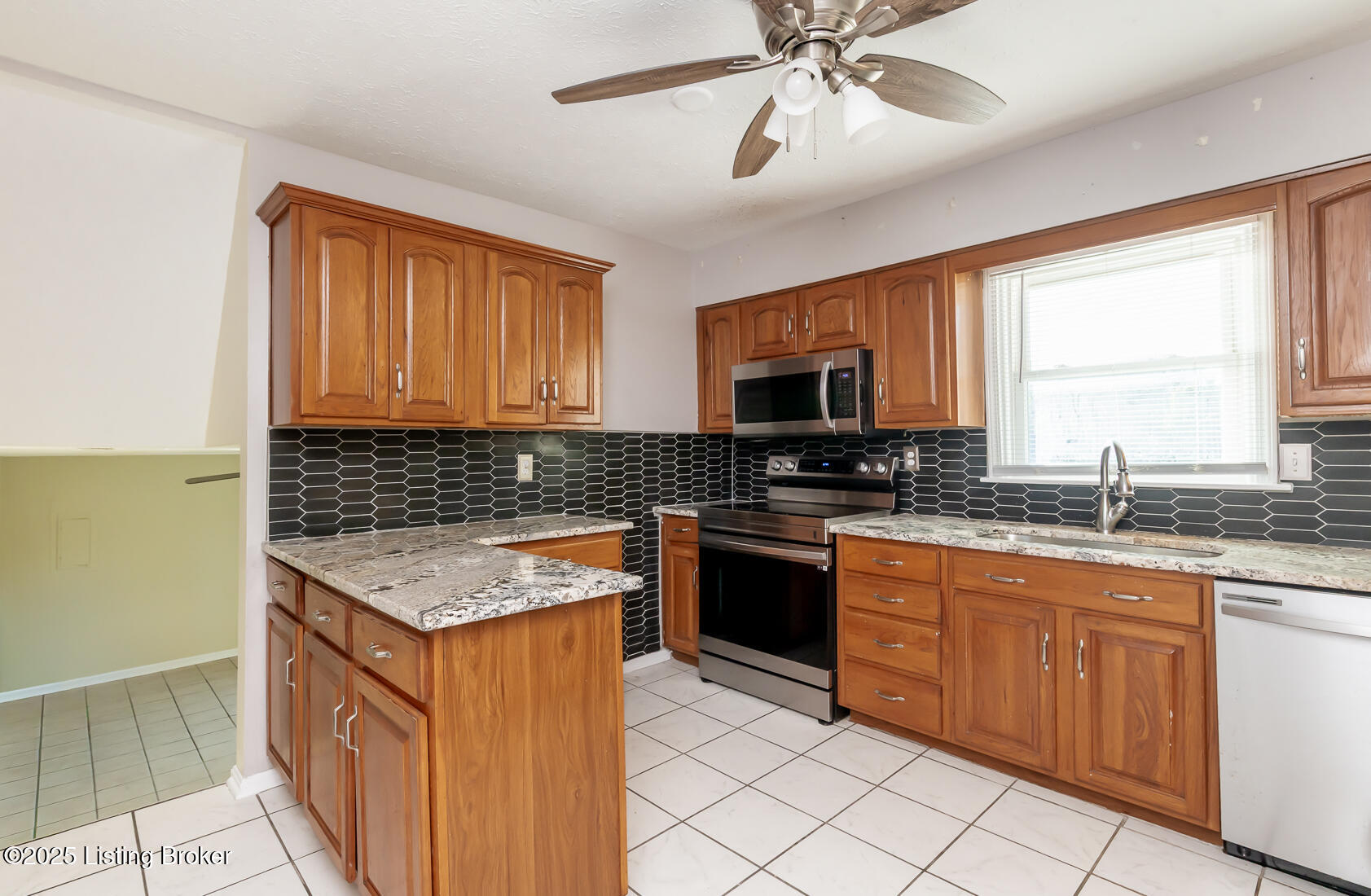 5609 Braulio Ct