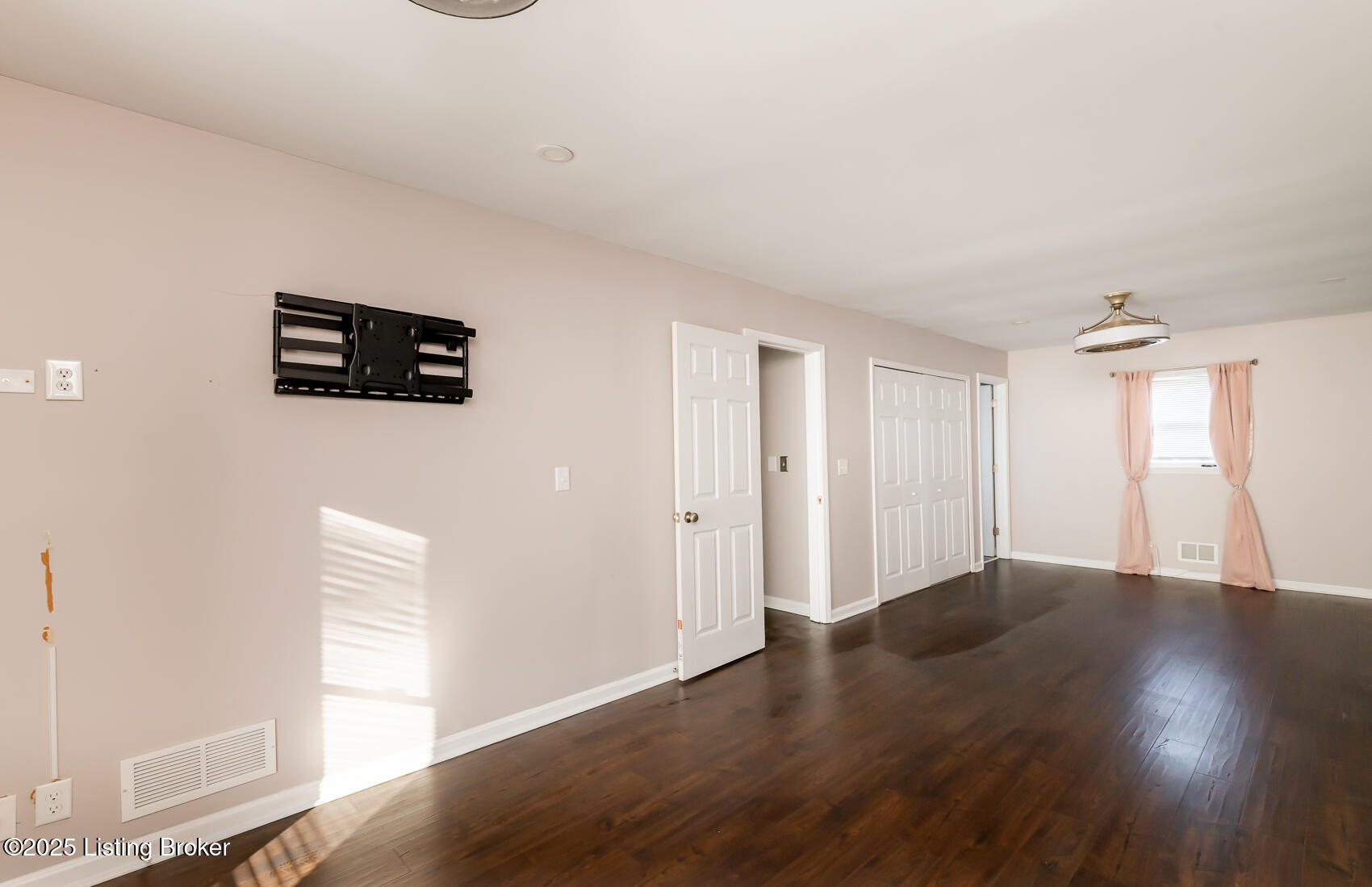 5609 Braulio Ct