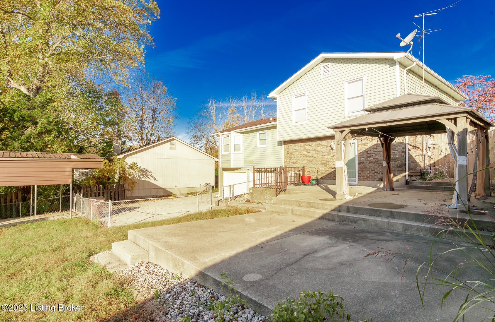 5609 Braulio Ct